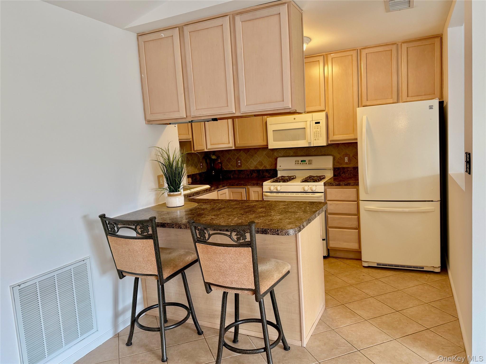 Condo Morley  Suffolk County, NY 11747, MLS-951893-5