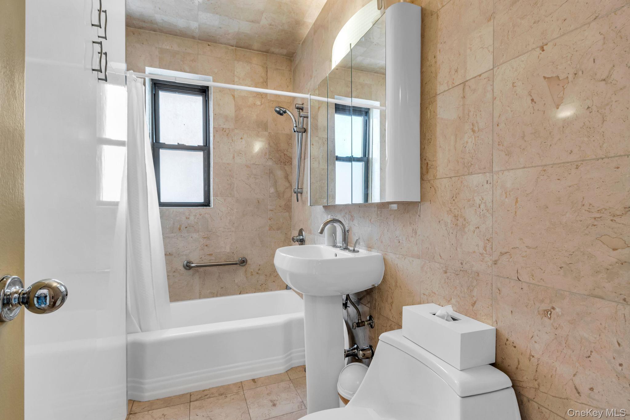 Coop Johnson Bronx, NY 10463, MLS-951901-24