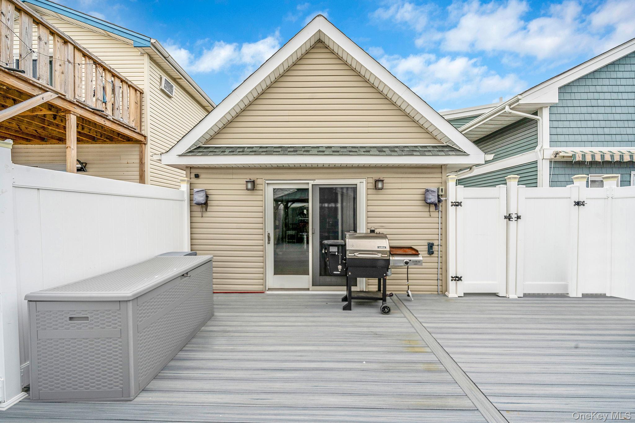 Single Family Cross Bay  Queens, NY 11693, MLS-951914-13