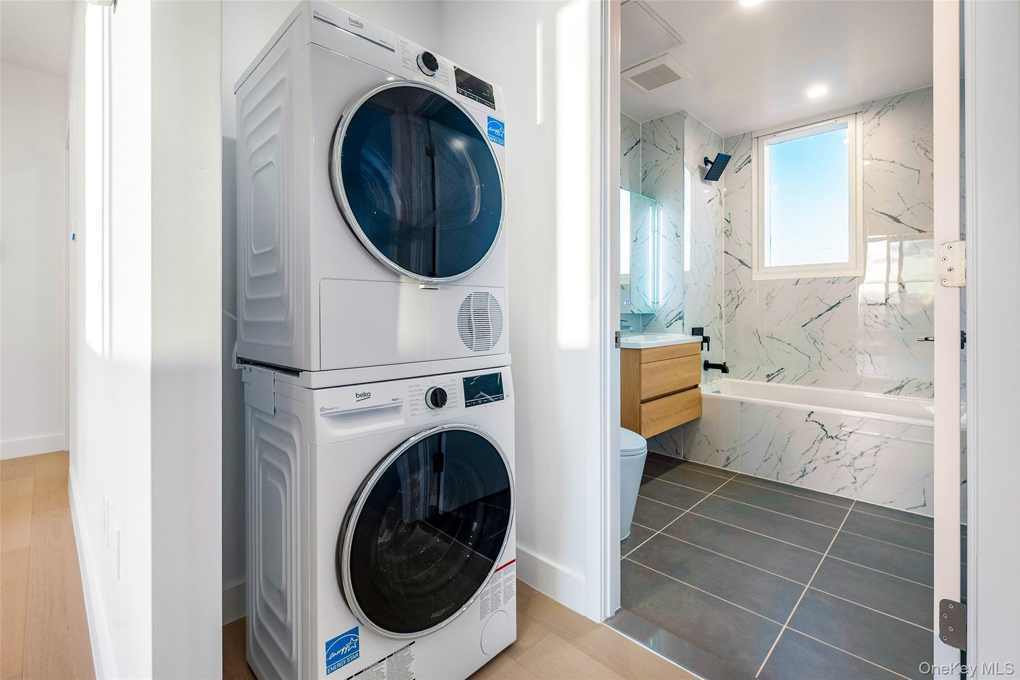 Condo Northern Blvd  Queens, NY 11354, MLS-951940-11