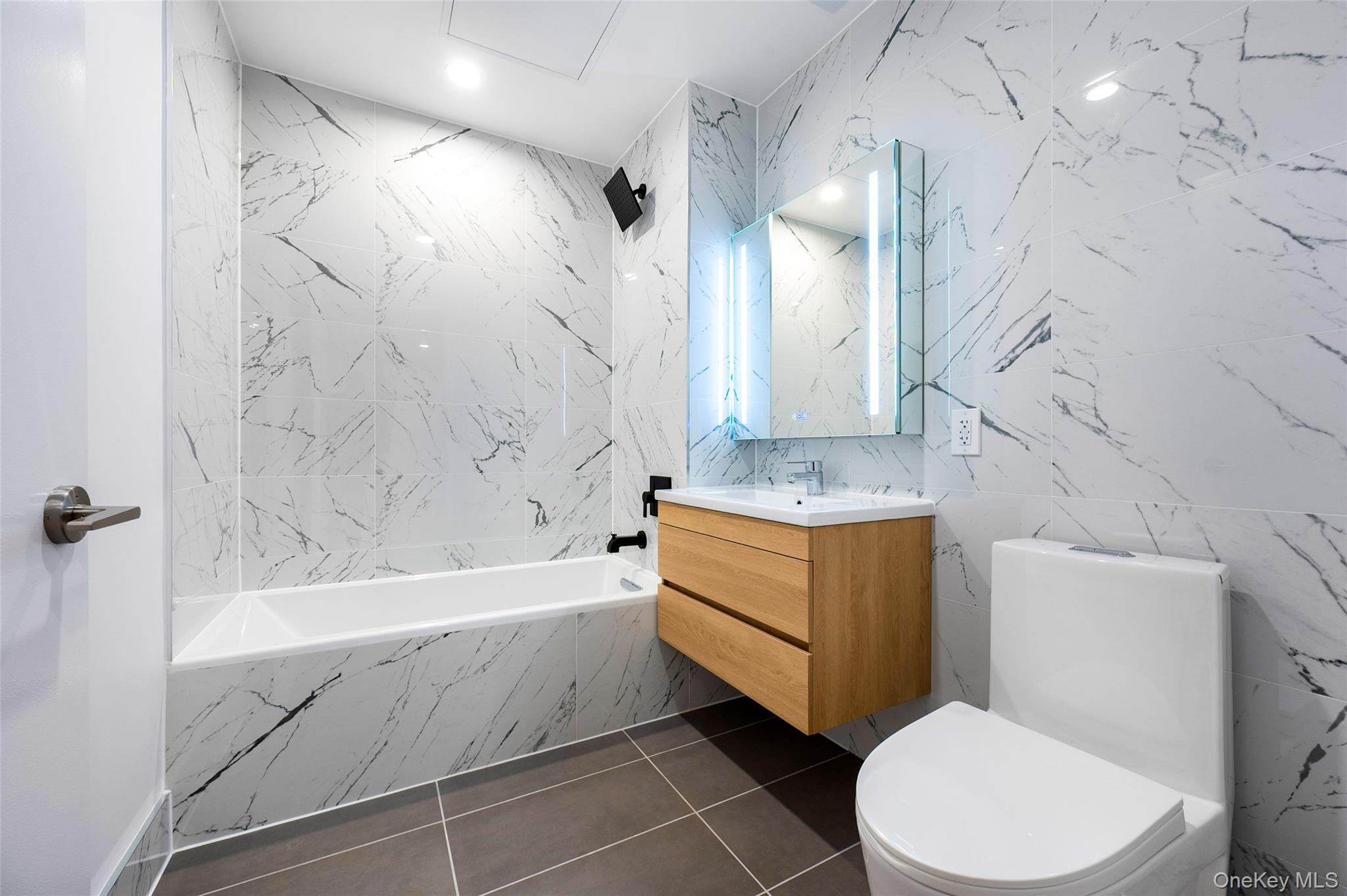 Condo Northern Blvd  Queens, NY 11354, MLS-951944-8