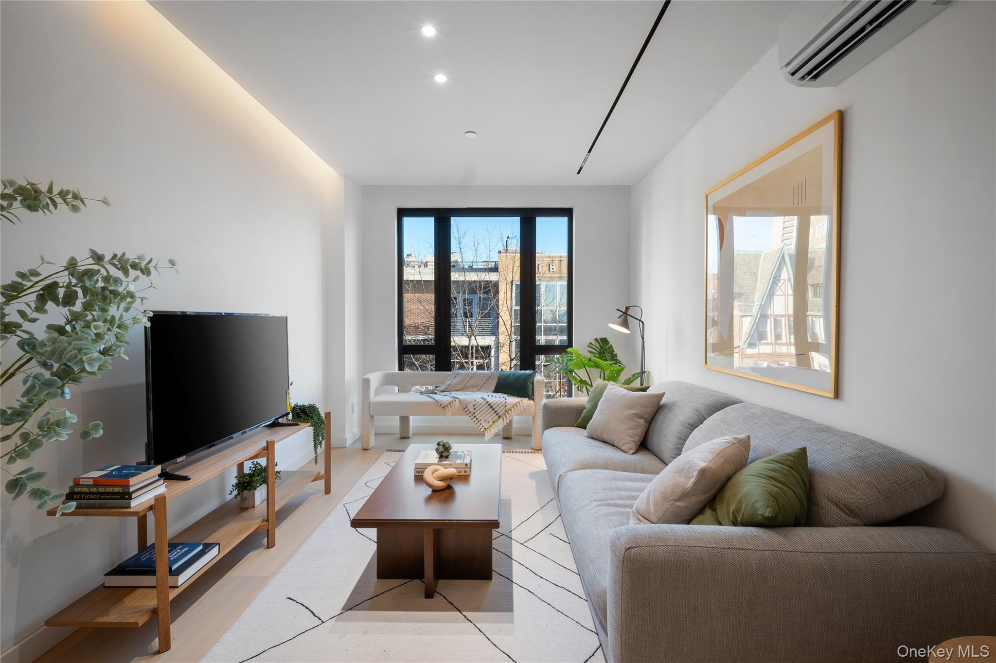 Condo 72nd  Queens, NY 11375, MLS-952045-25