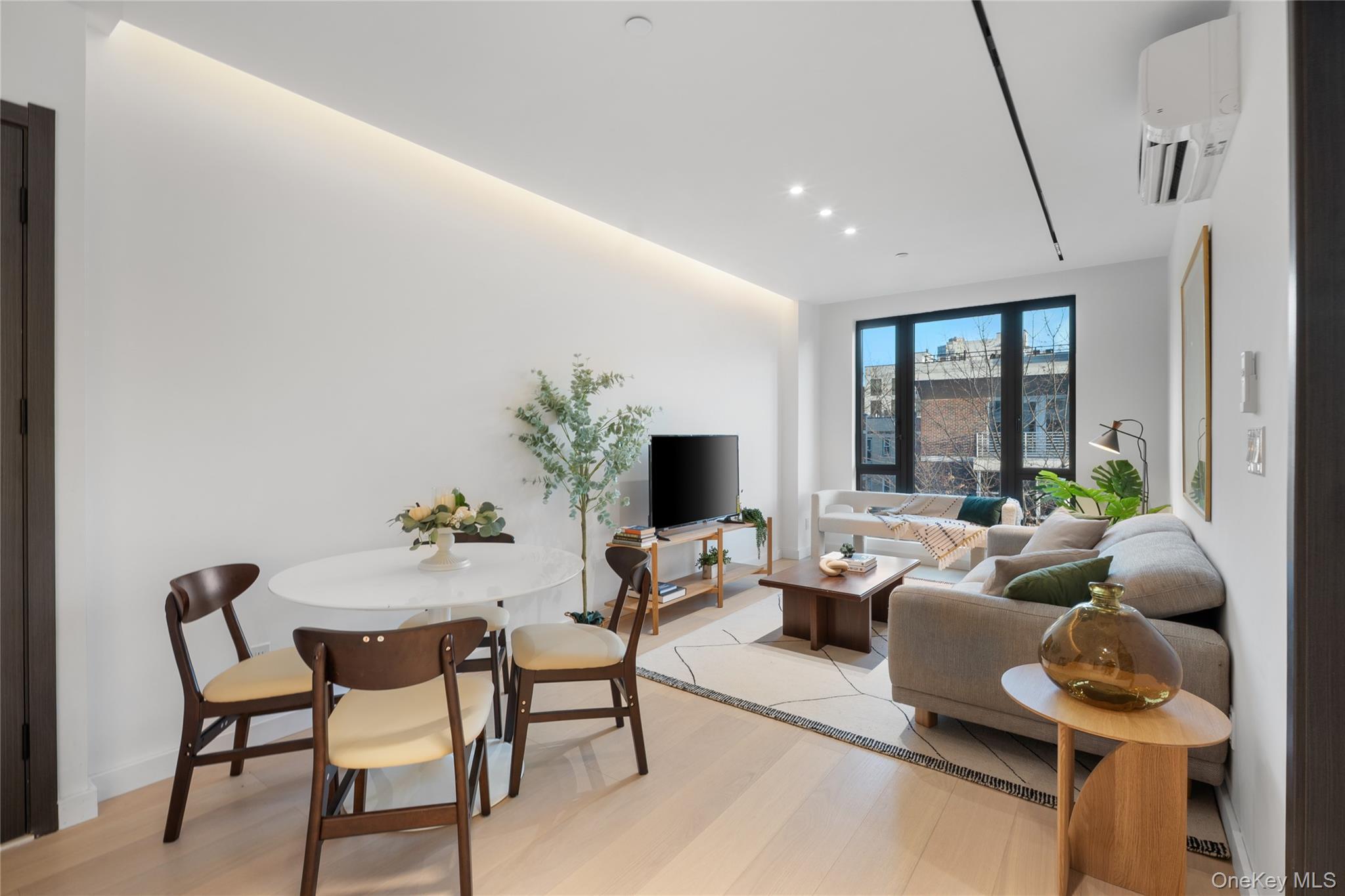 Condo 72nd  Queens, NY 11375, MLS-952049-23