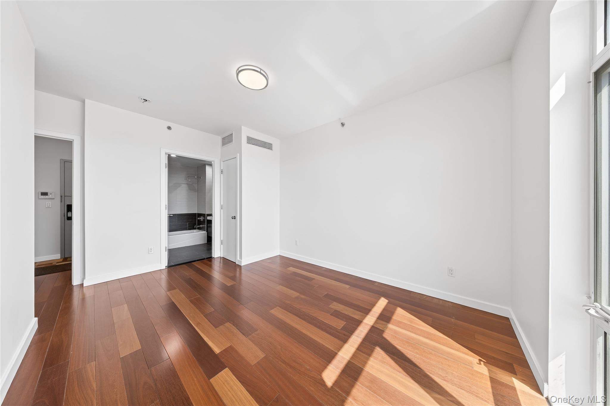 Condo 37th  Queens, NY 11354, MLS-952063-8