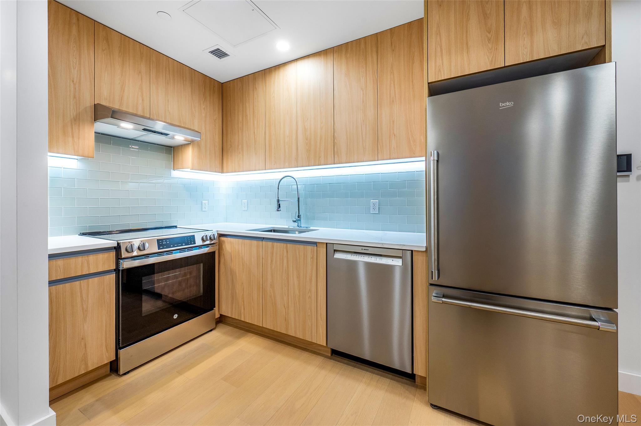 Condo Northern Blvd Queens, NY 11354, MLS-952094-4