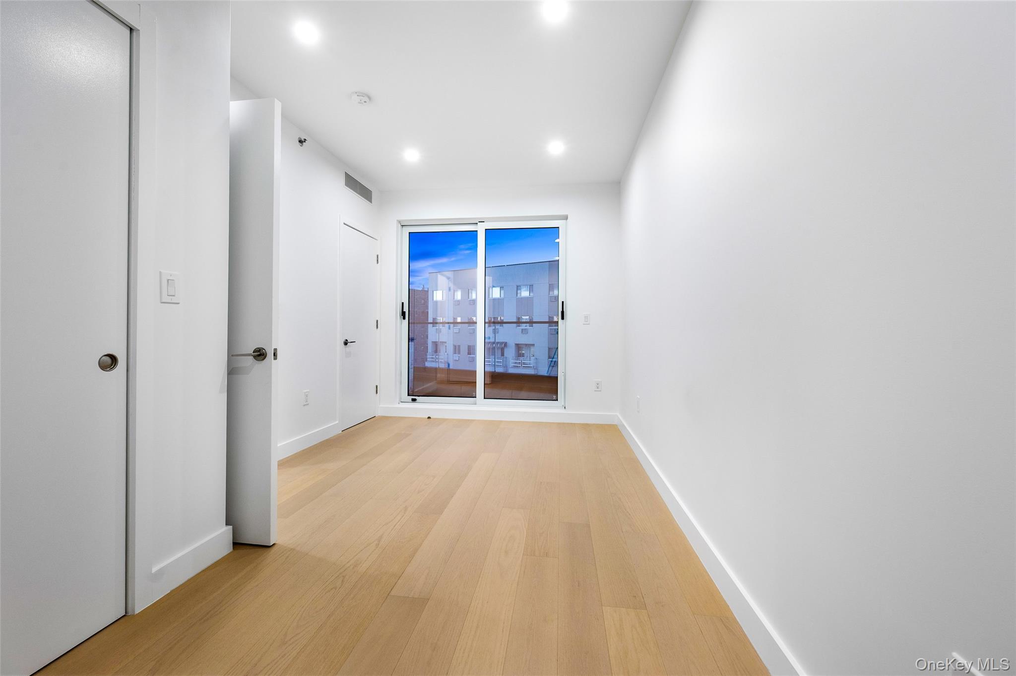 Condo Northern Blvd Queens, NY 11354, MLS-952094-7