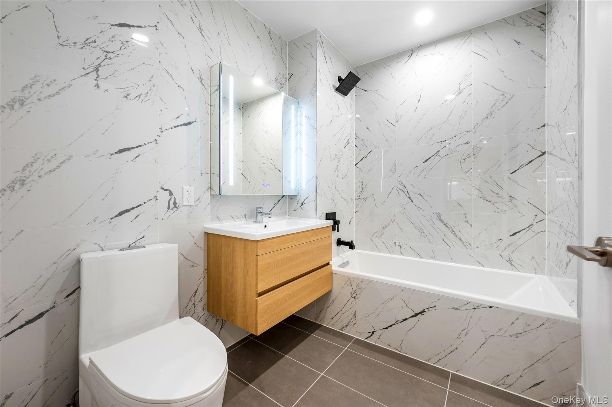 Condo Northern Blvd Queens, NY 11354, MLS-952094-8