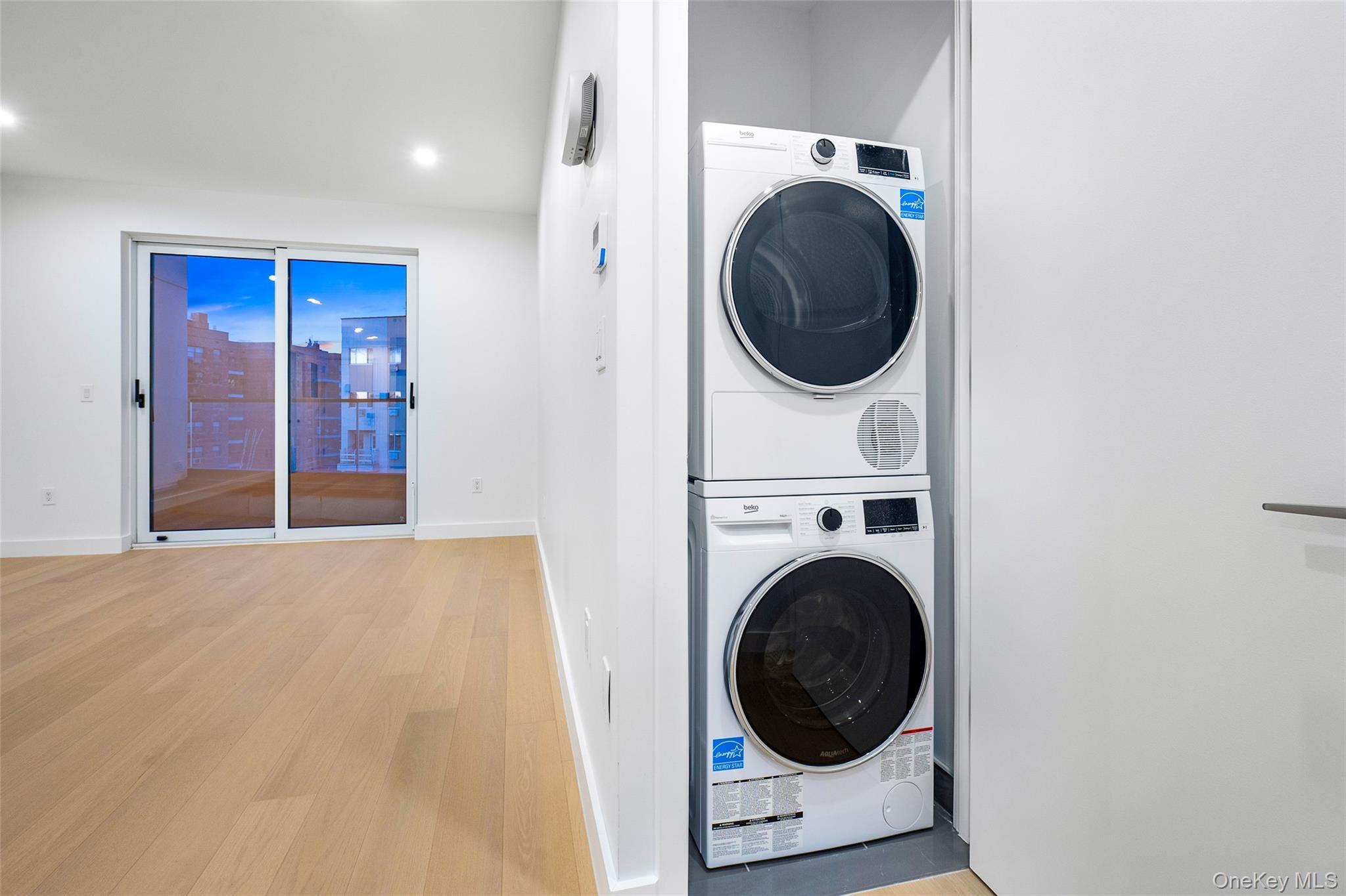 Condo Northern Blvd Queens, NY 11354, MLS-952094-9