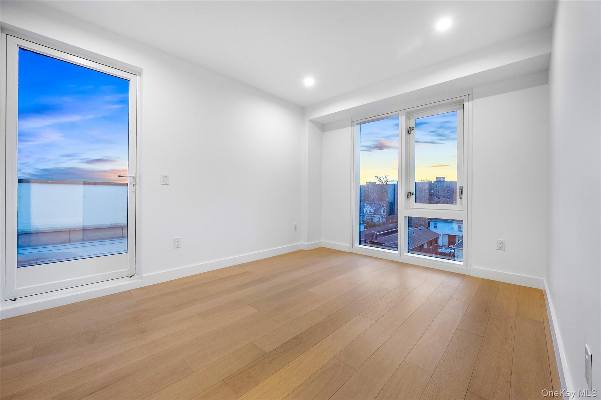 Condo Northern Blvd  Queens, NY 11354, MLS-952097-10