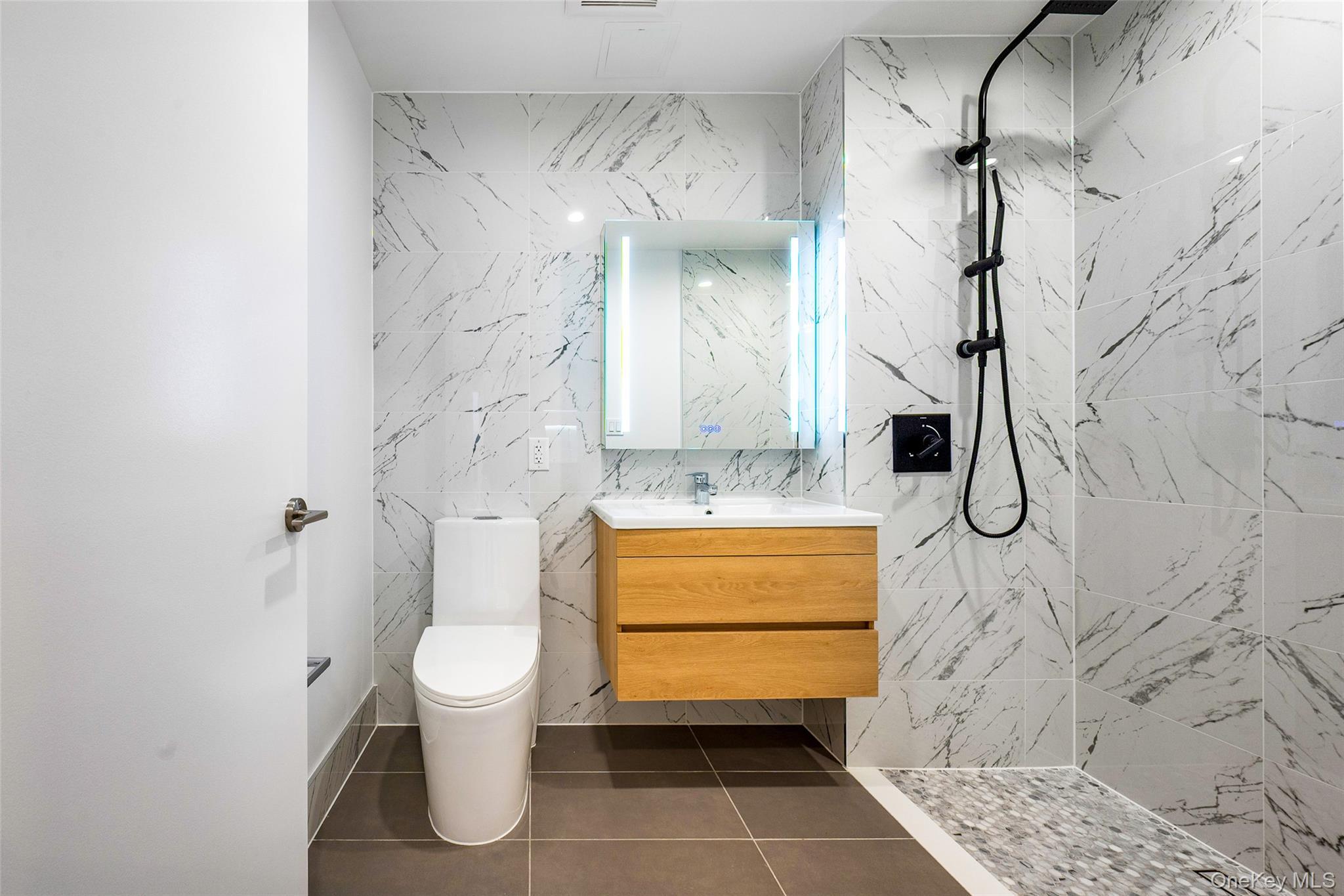 Condo Northern Blvd  Queens, NY 11354, MLS-952097-13