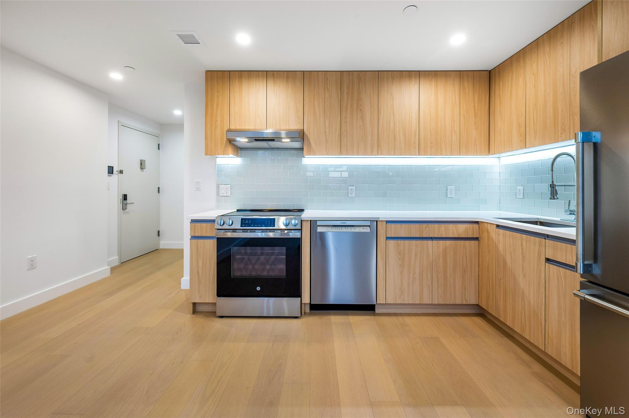 Condo Northern Blvd  Queens, NY 11354, MLS-952097-4