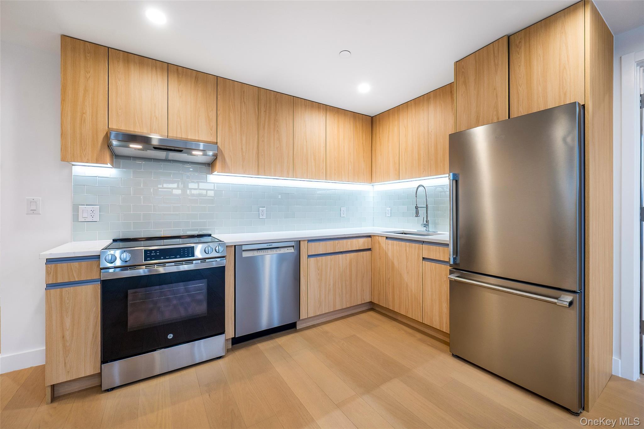 Condo Northern Blvd  Queens, NY 11354, MLS-952097-5