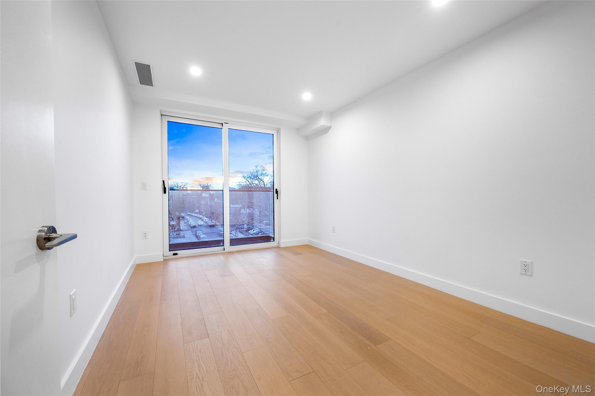 Condo Northern Blvd  Queens, NY 11354, MLS-952097-9