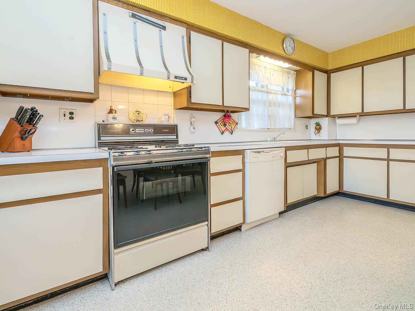 Single Family 215th  Queens, NY 11360, MLS-952145-17