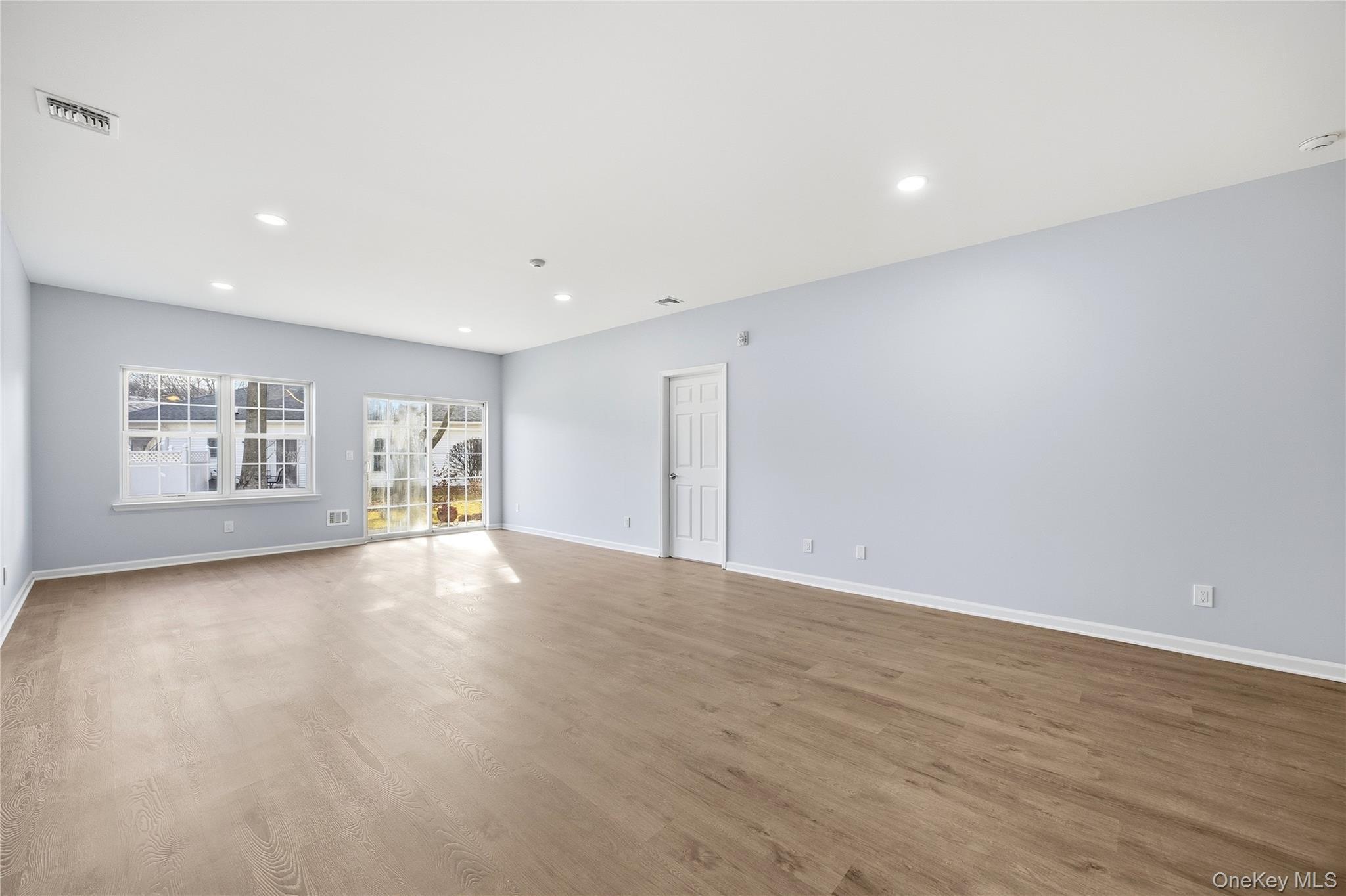 Condo Oyster Cove Suffolk County, NY 11715, MLS-952179-13