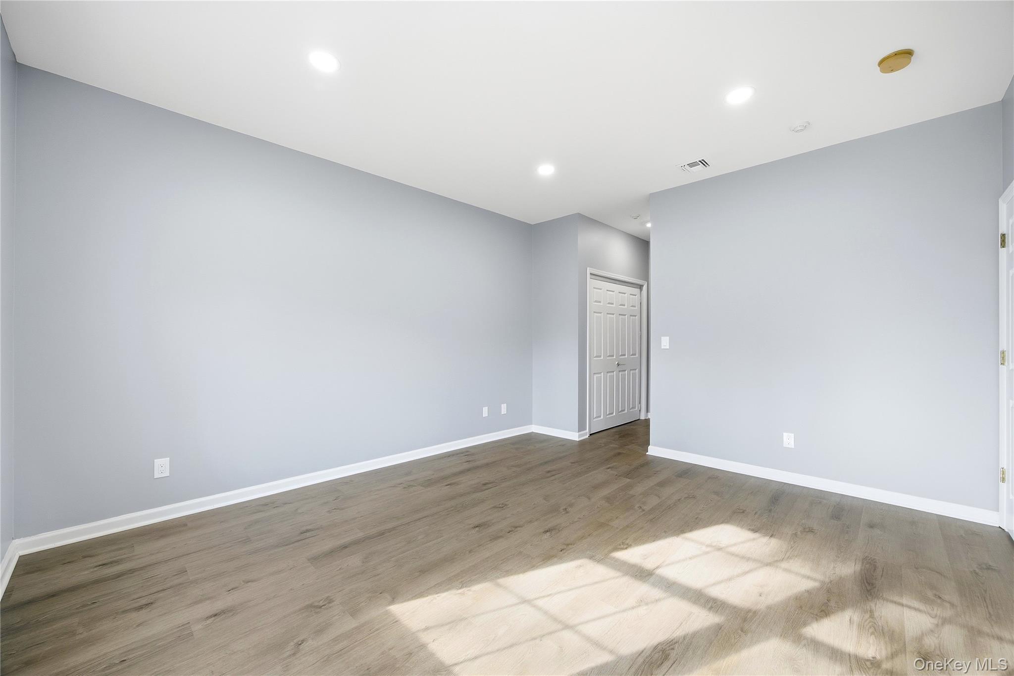 Condo Oyster Cove Suffolk County, NY 11715, MLS-952179-14