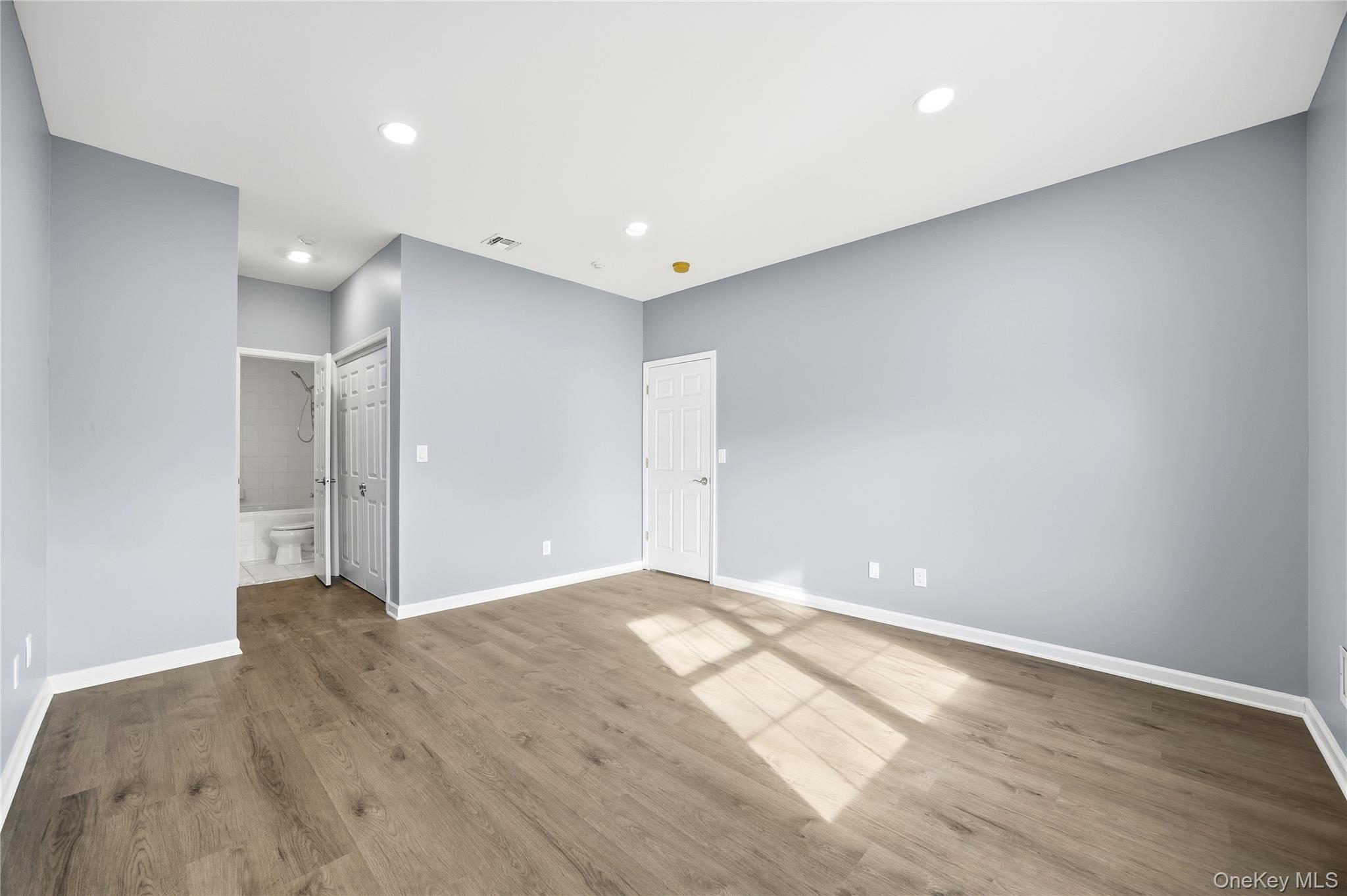 Condo Oyster Cove Suffolk County, NY 11715, MLS-952179-15