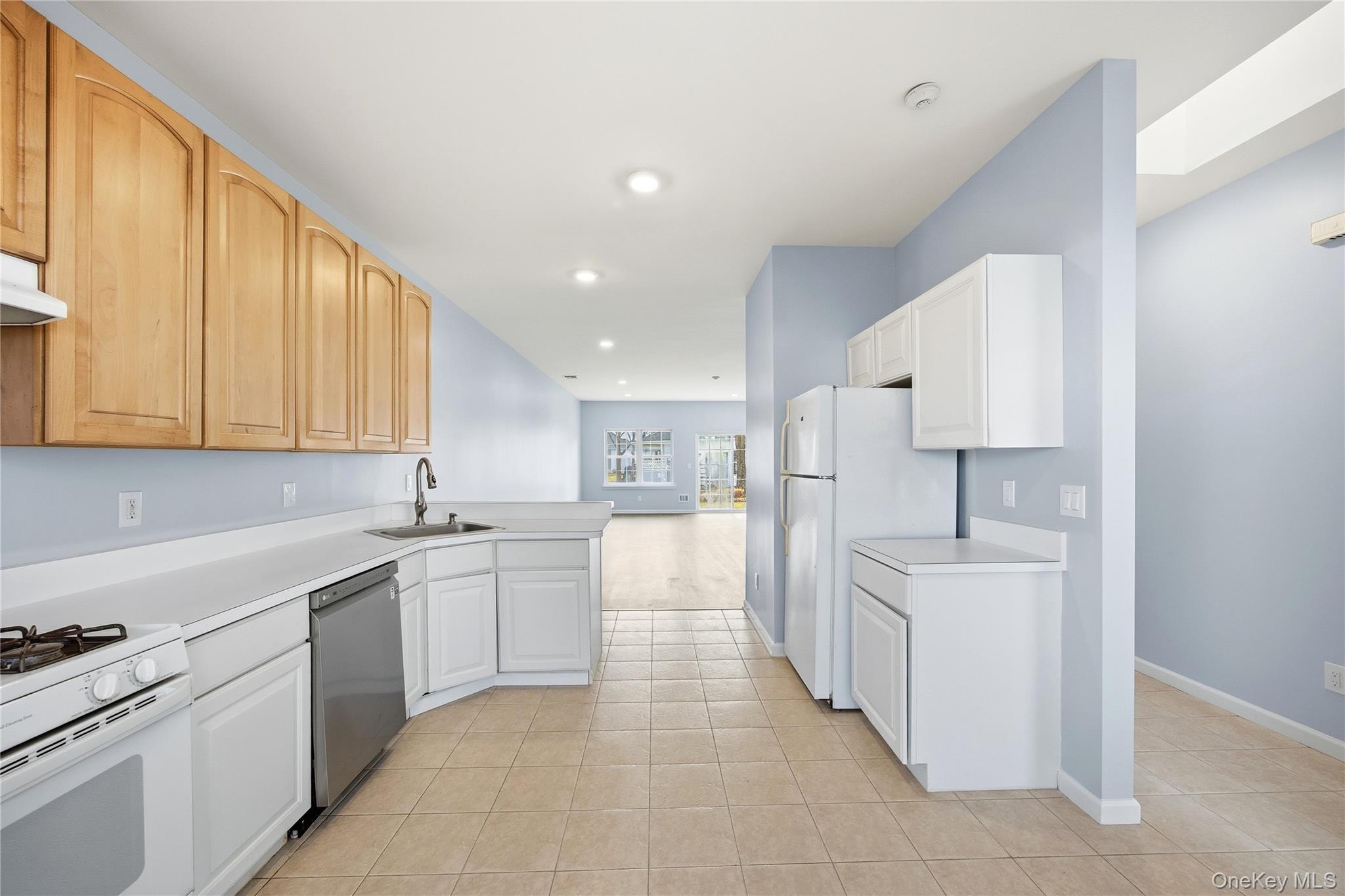 Condo Oyster Cove Suffolk County, NY 11715, MLS-952179-5