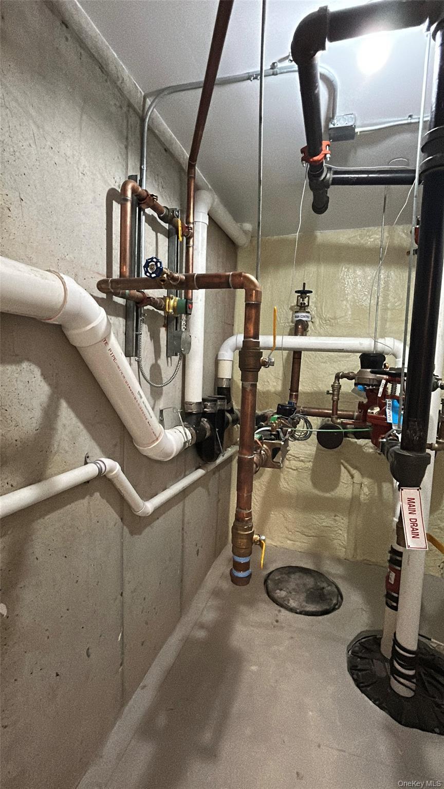 Single Family Menahan Queens, NY 11385, MLS-952229-12