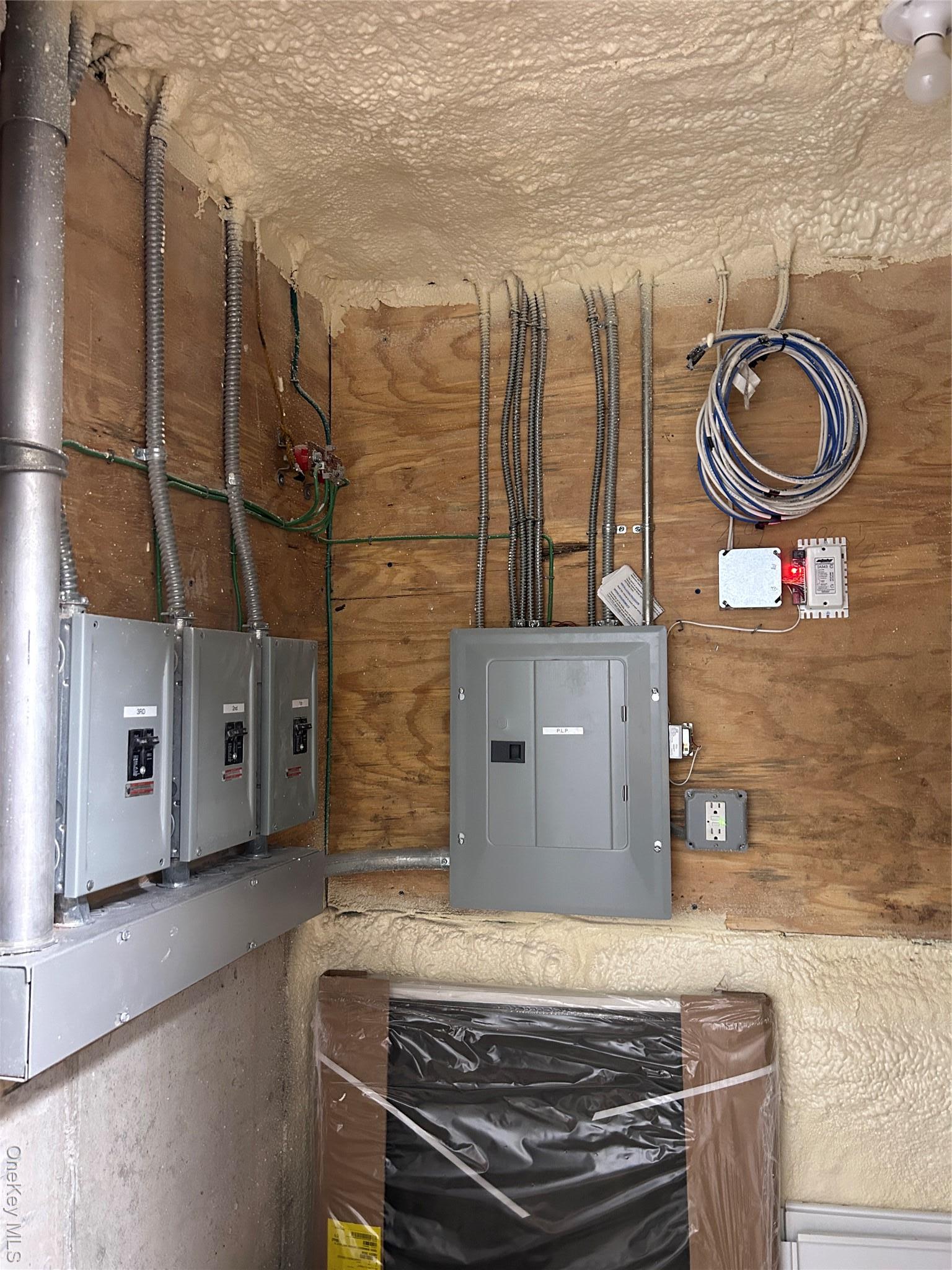 Single Family Menahan Queens, NY 11385, MLS-952229-13