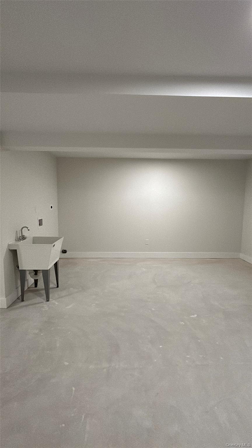 Single Family Menahan Queens, NY 11385, MLS-952229-15