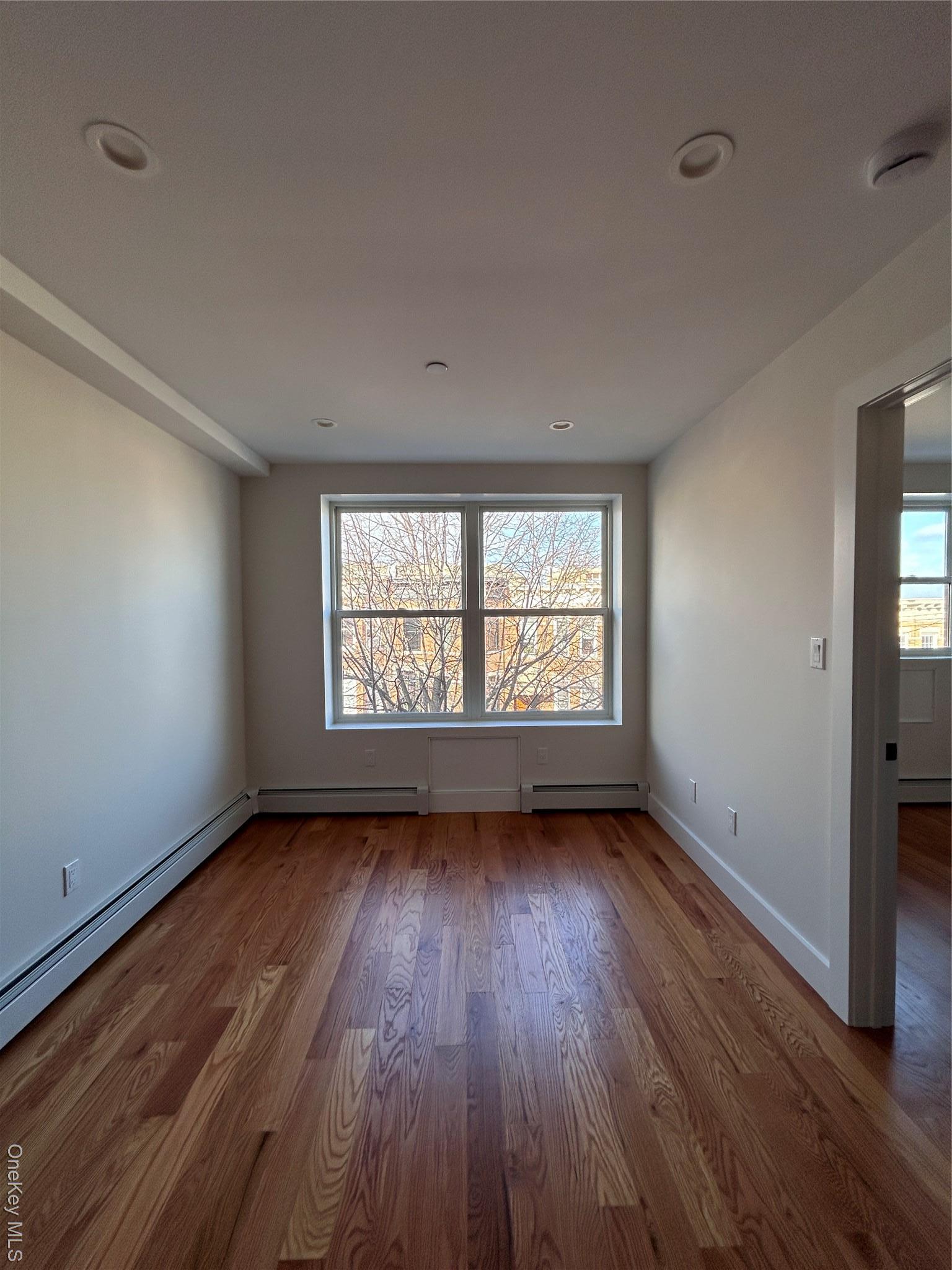 Single Family Menahan Queens, NY 11385, MLS-952229-21