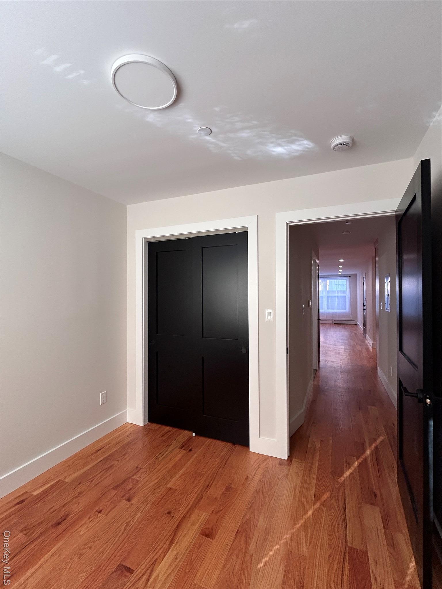 Single Family Menahan Queens, NY 11385, MLS-952229-3