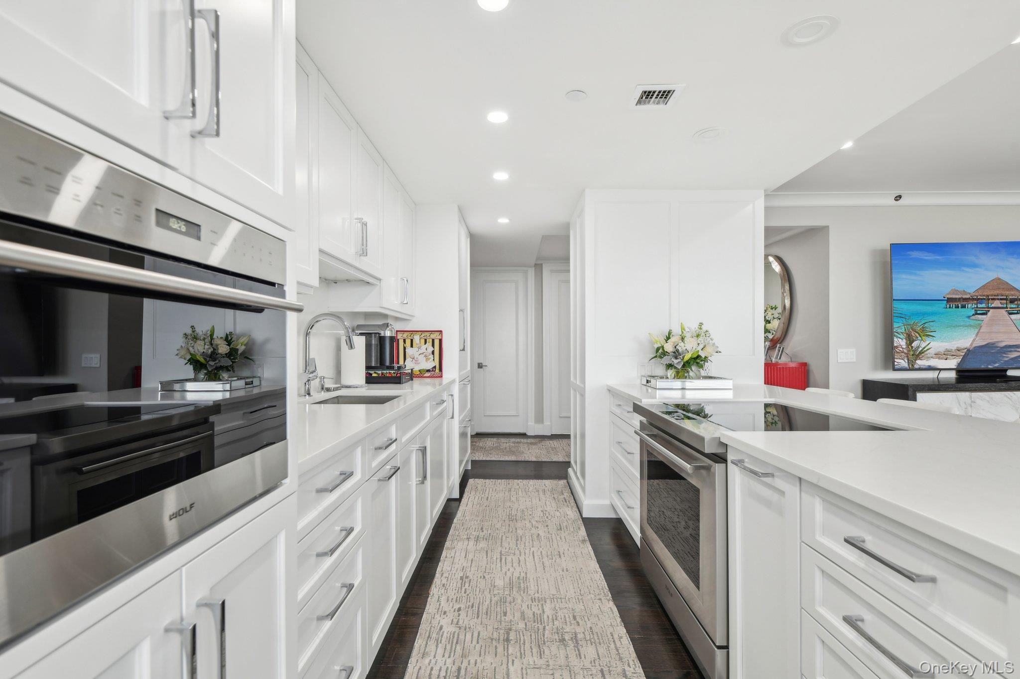 Condo Hilton  Nassau County, NY 11530, MLS-952273-15