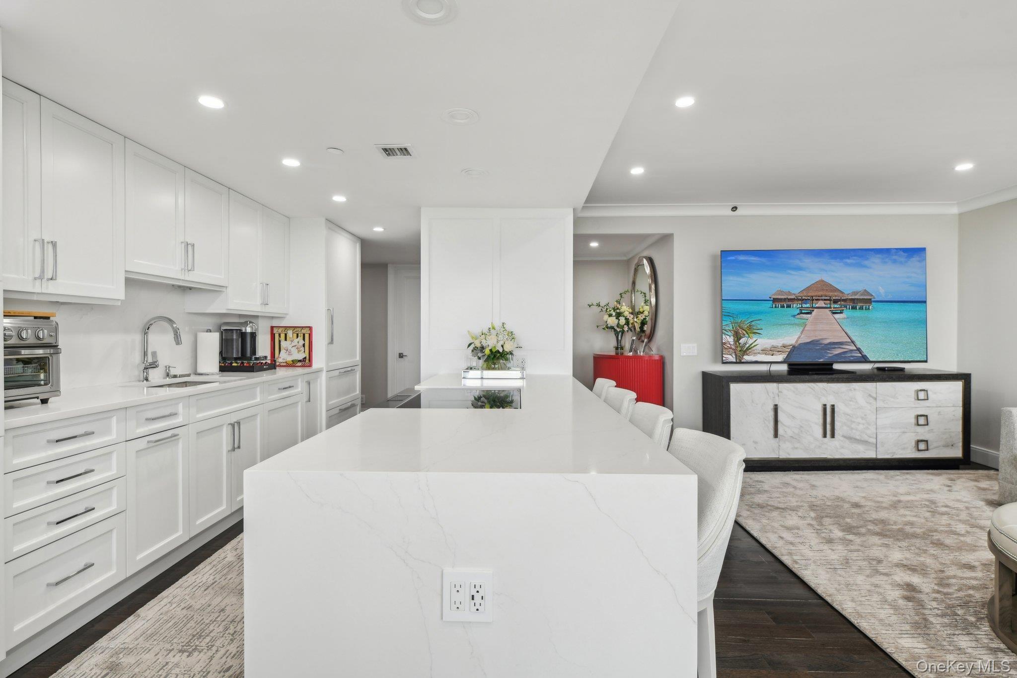 Condo Hilton  Nassau County, NY 11530, MLS-952273-16