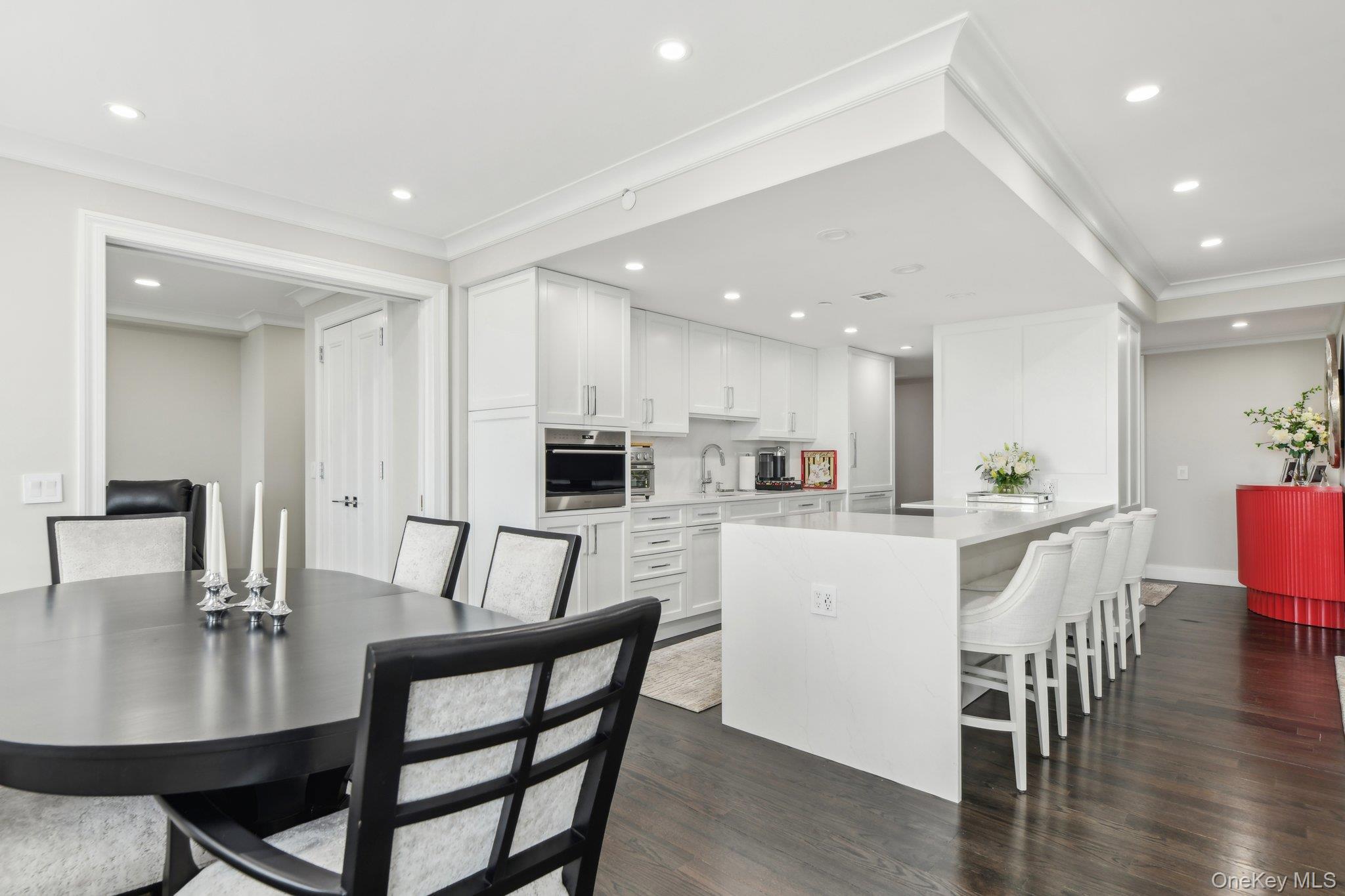 Condo Hilton  Nassau County, NY 11530, MLS-952273-17