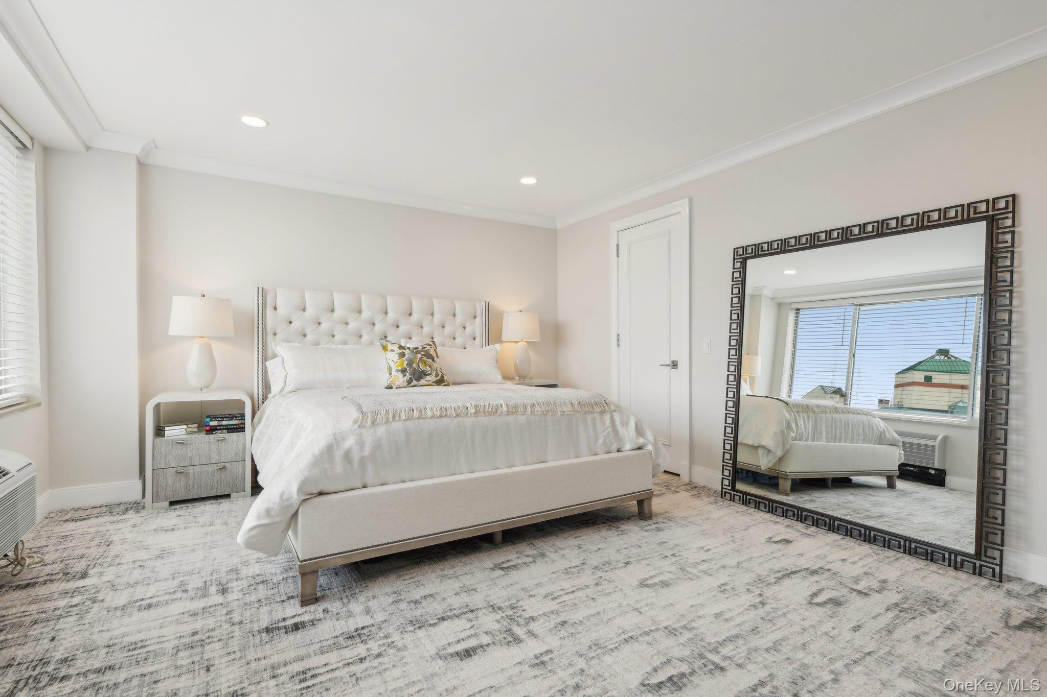 Condo Hilton  Nassau County, NY 11530, MLS-952273-23