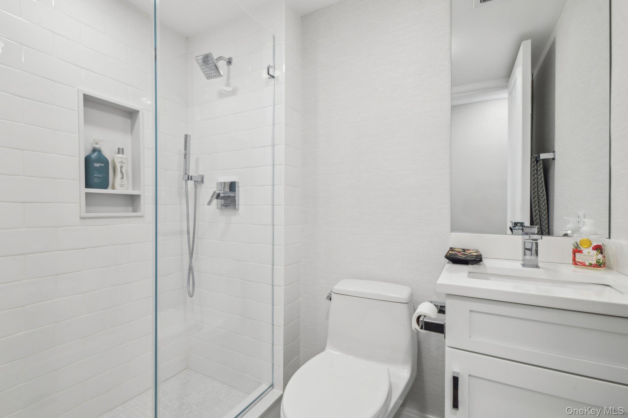 Condo Hilton  Nassau County, NY 11530, MLS-952273-28