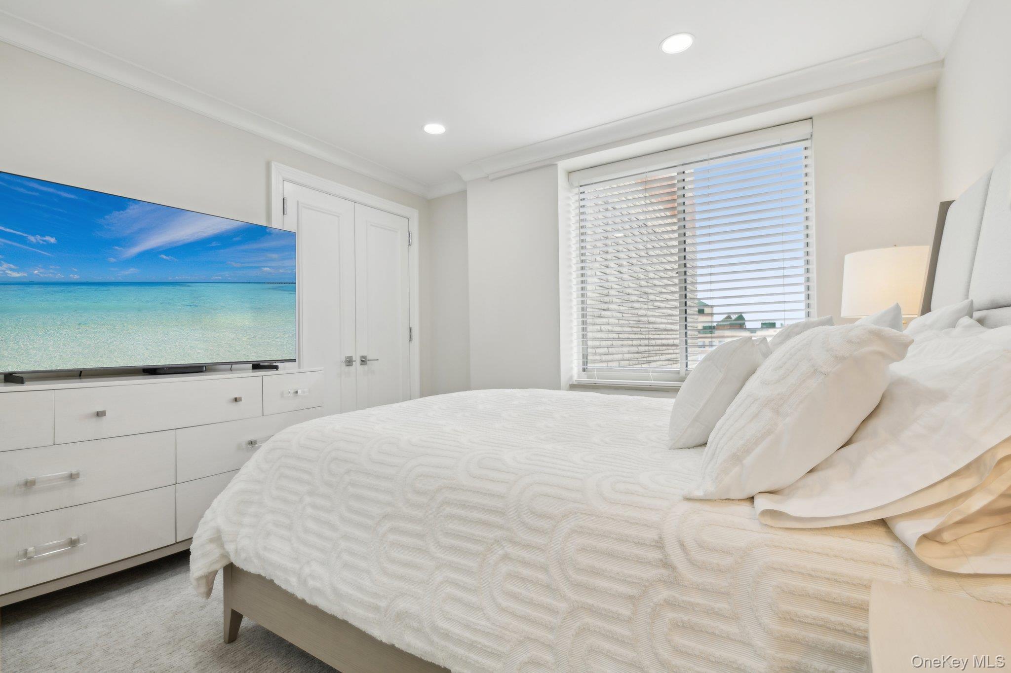 Condo Hilton  Nassau County, NY 11530, MLS-952273-29