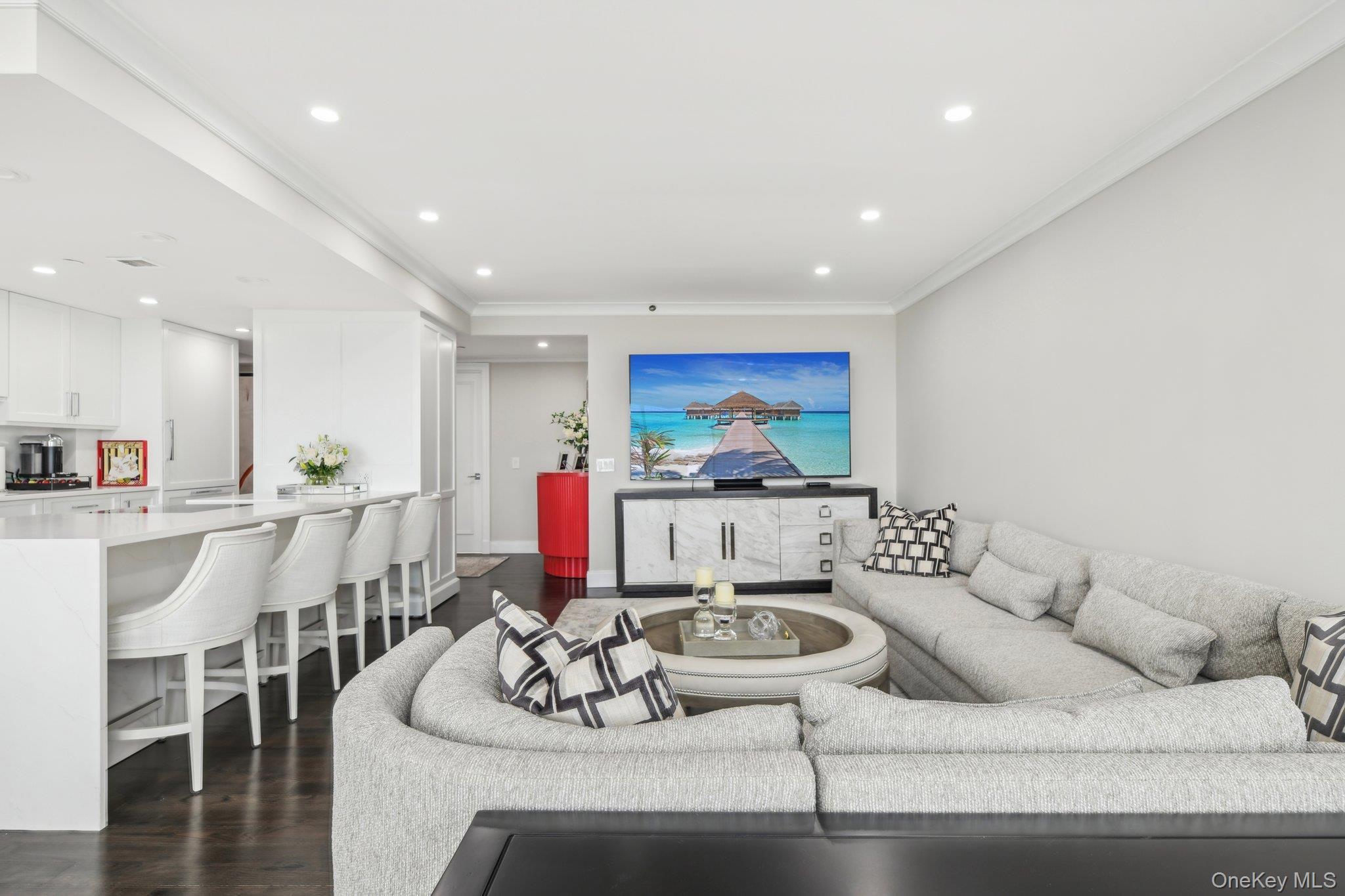 Condo Hilton  Nassau County, NY 11530, MLS-952273-3