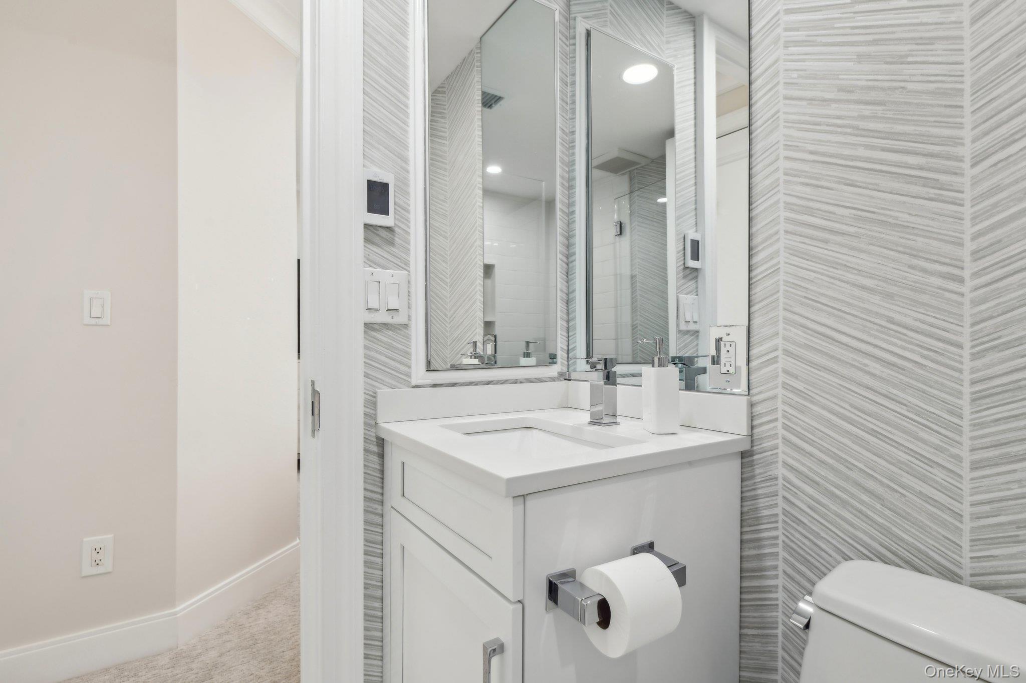 Condo Hilton  Nassau County, NY 11530, MLS-952273-30