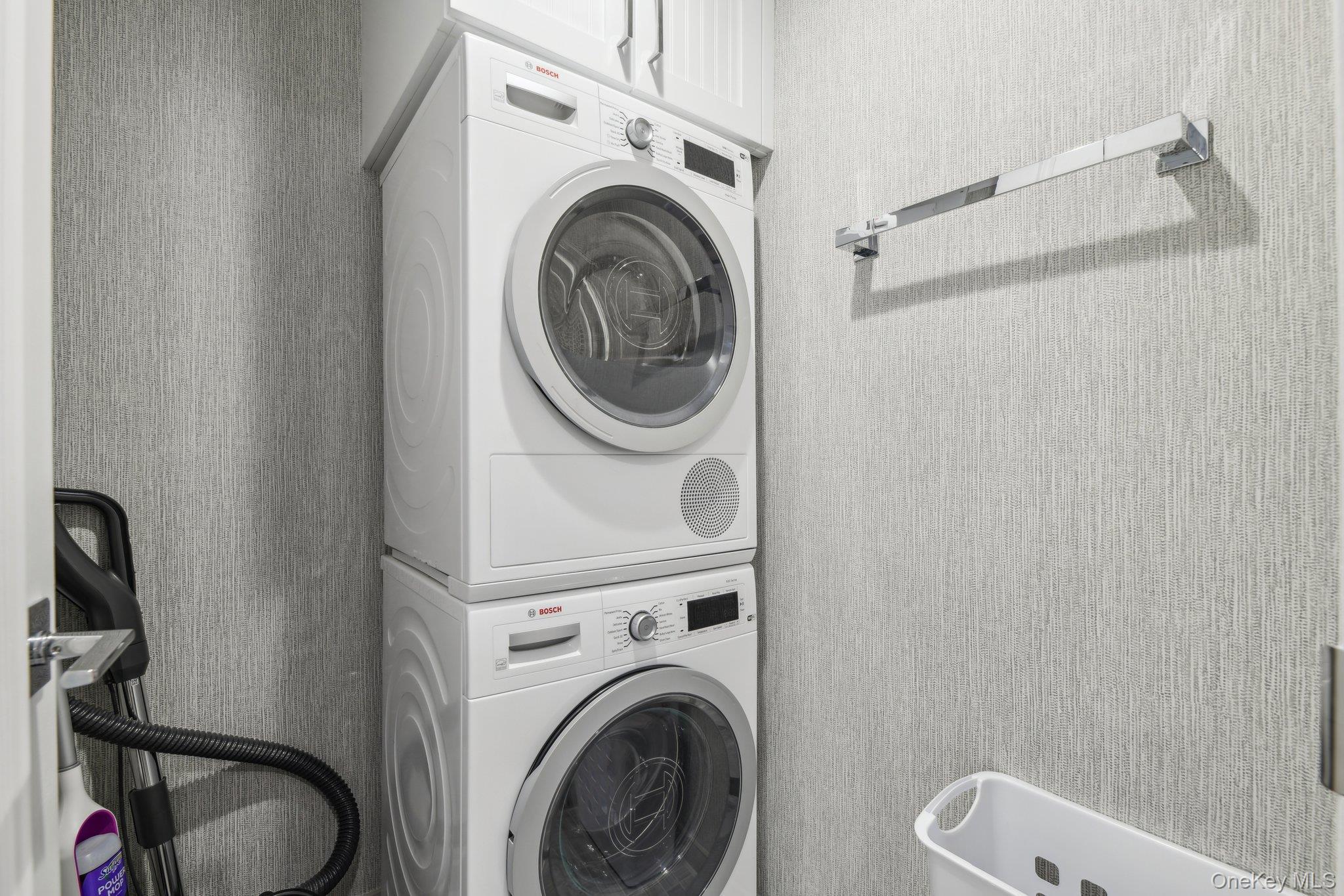 Condo Hilton  Nassau County, NY 11530, MLS-952273-31