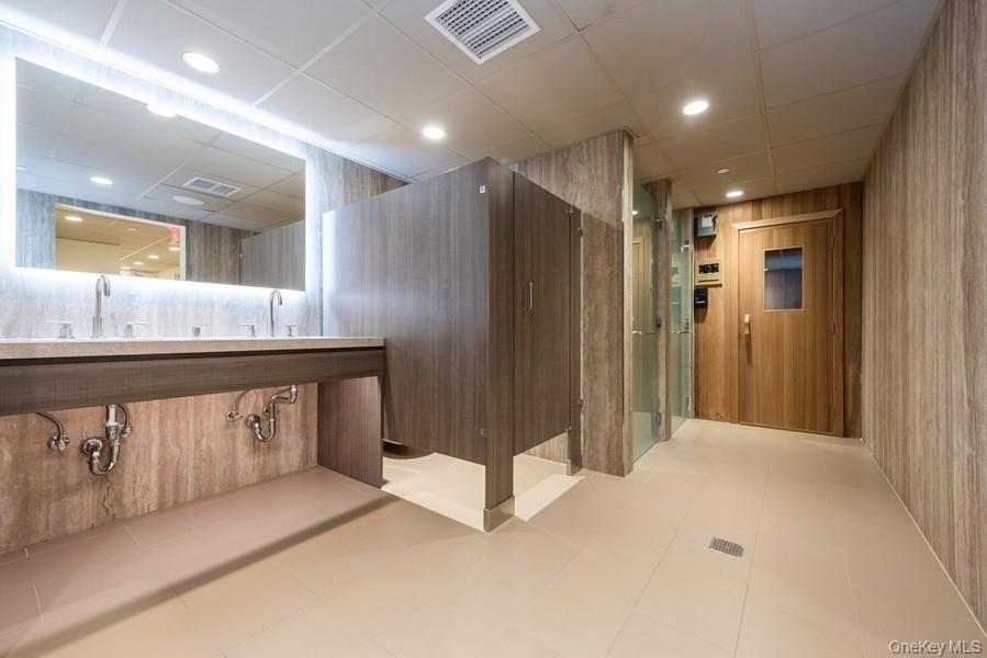 Condo Hilton  Nassau County, NY 11530, MLS-952273-44