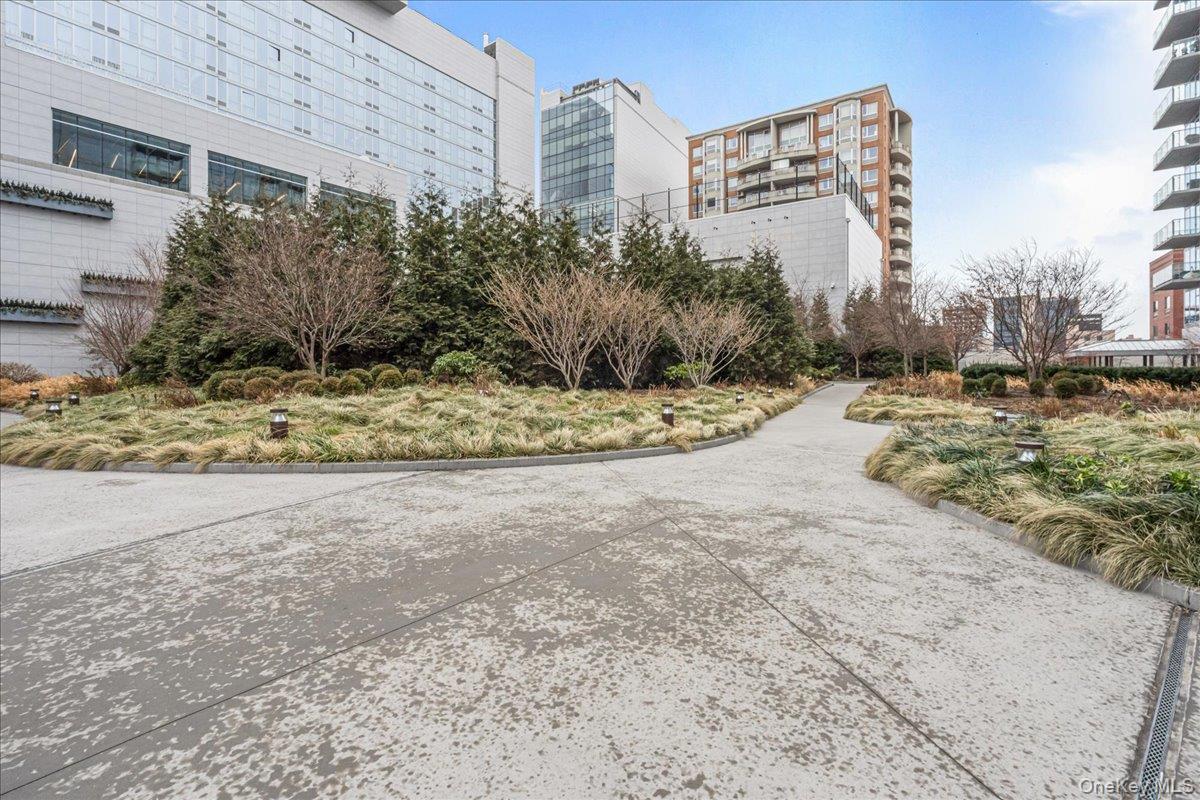 Condo 37th  Queens, NY 11354, MLS-952282-17