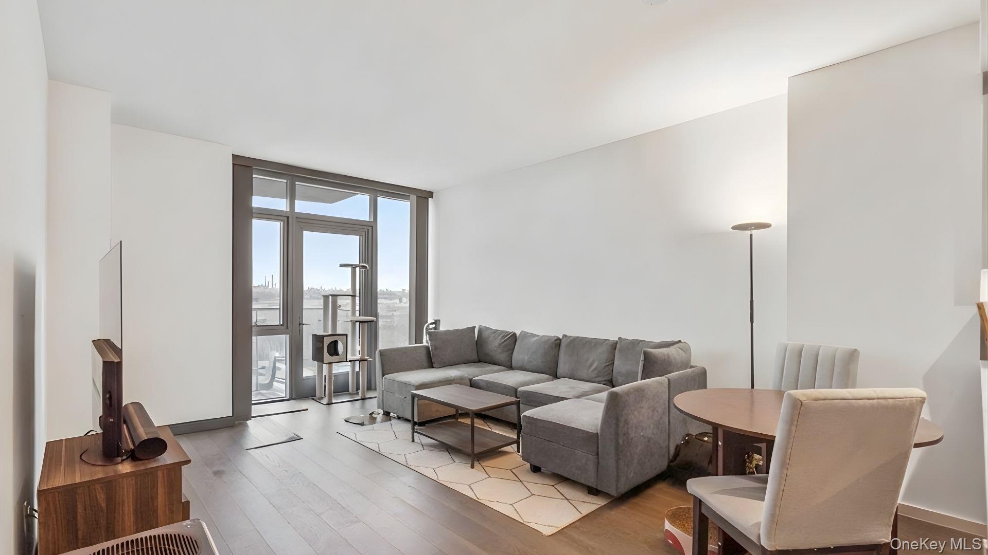 Condo 37th  Queens, NY 11354, MLS-952282-3