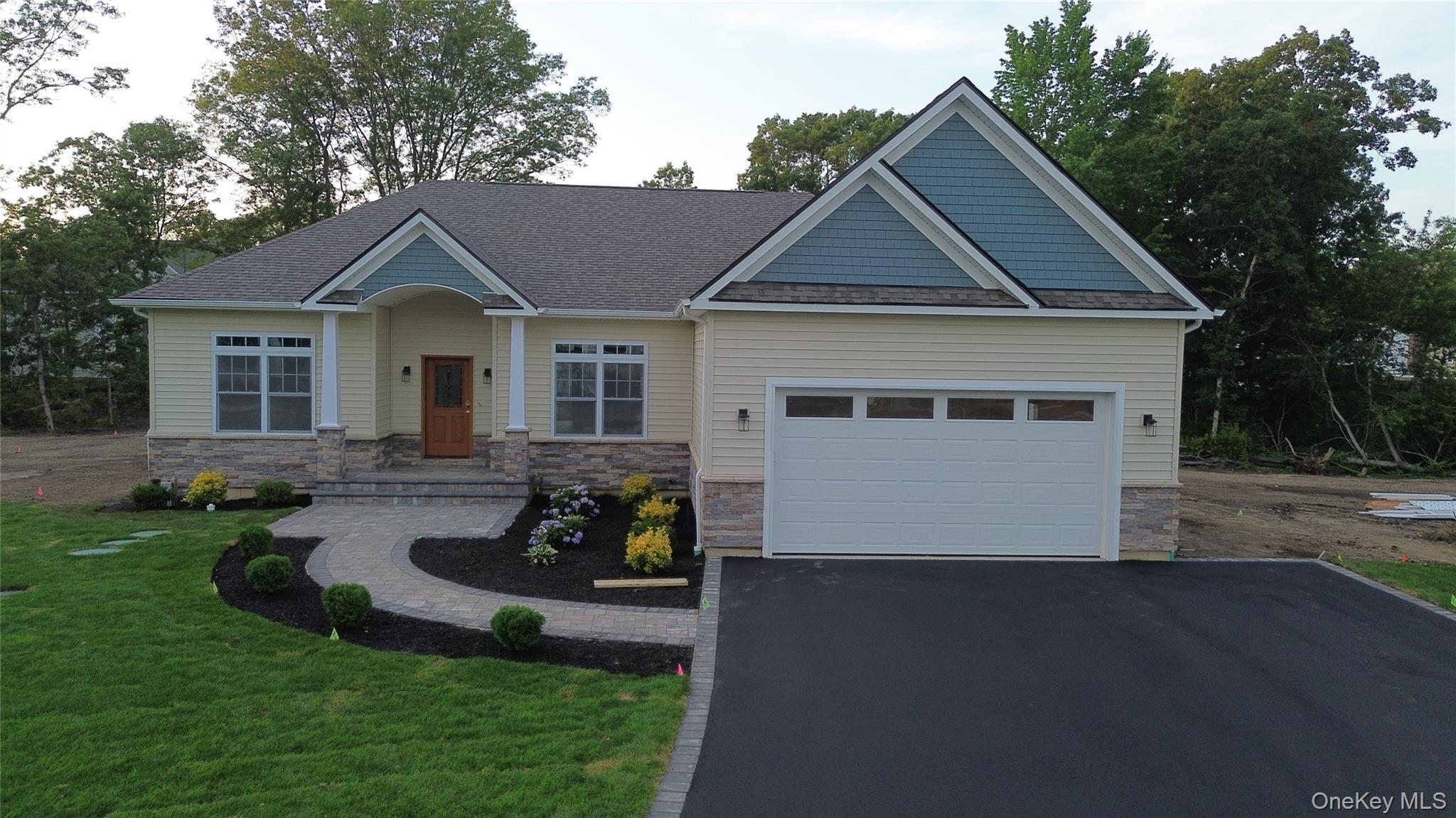 Single Family in Brookhaven - Pine Suffolk County, NY 11776