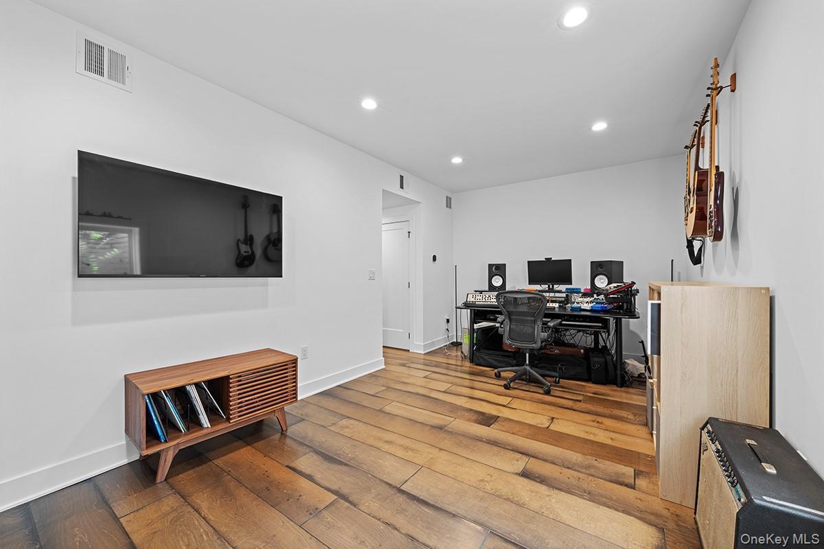 Condo Bennington  Dutchess County, NY 12524, MLS-952343-16