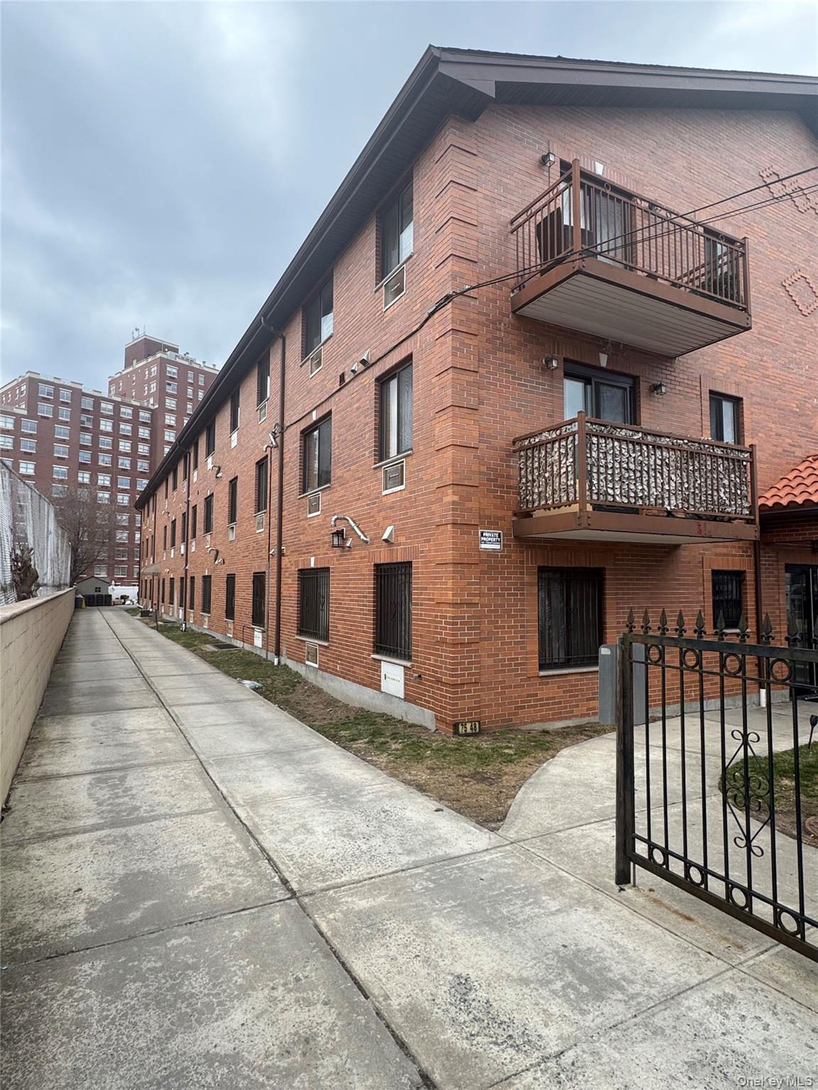 Condo Parsons  Queens, NY 11366, MLS-952356-10