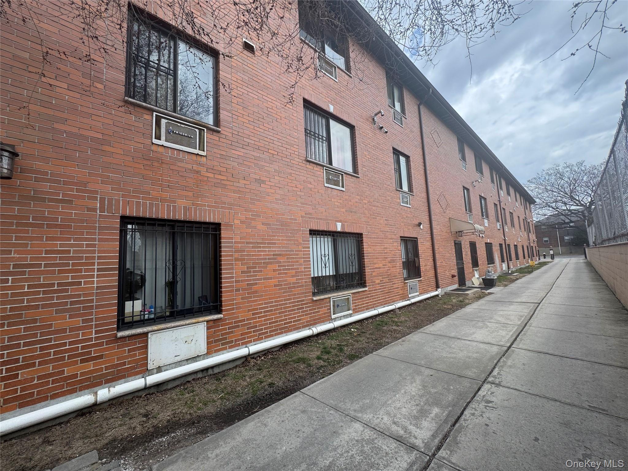 Condo Parsons  Queens, NY 11366, MLS-952356-11