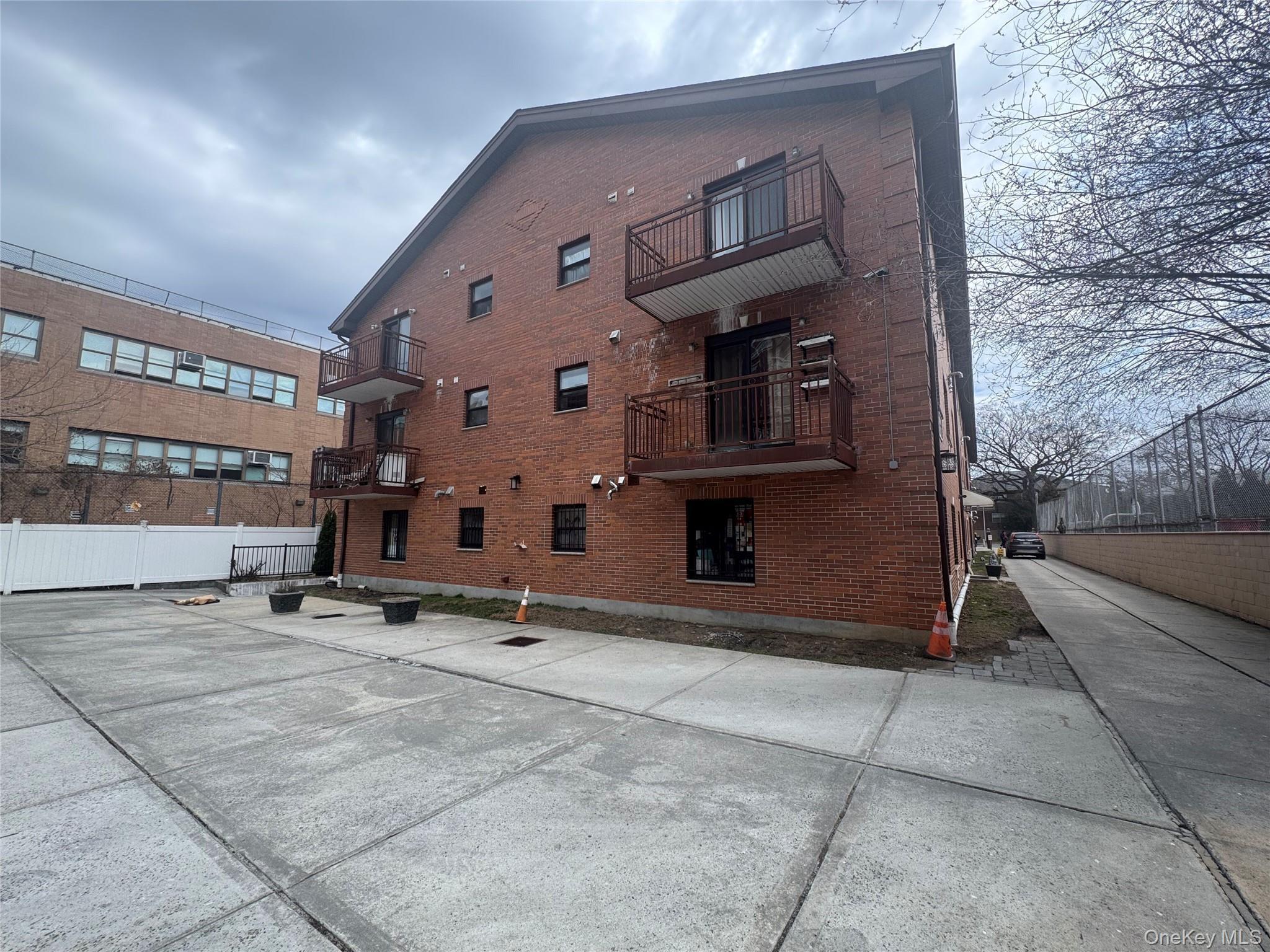 Condo Parsons  Queens, NY 11366, MLS-952356-12