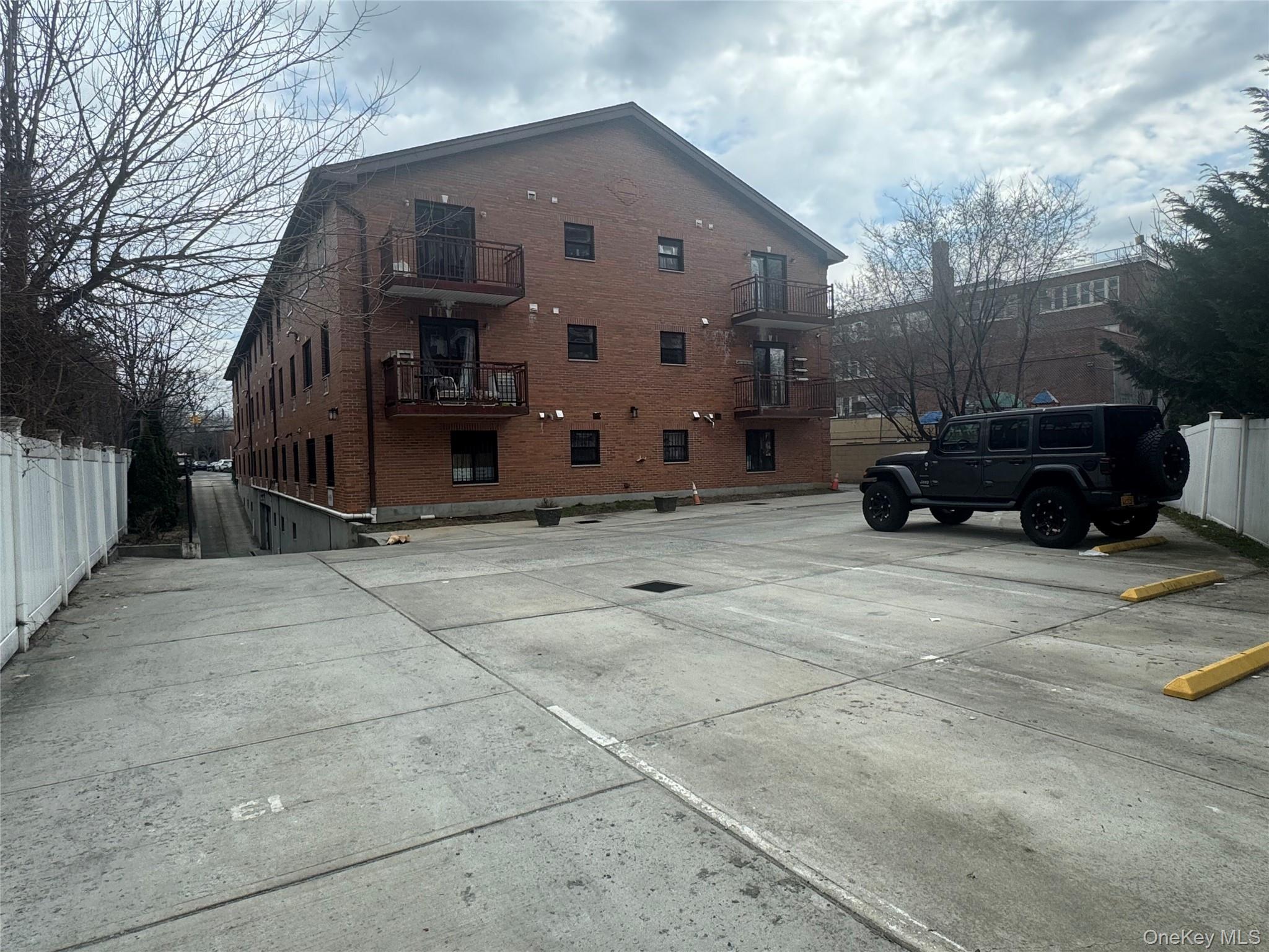 Condo Parsons  Queens, NY 11366, MLS-952356-13