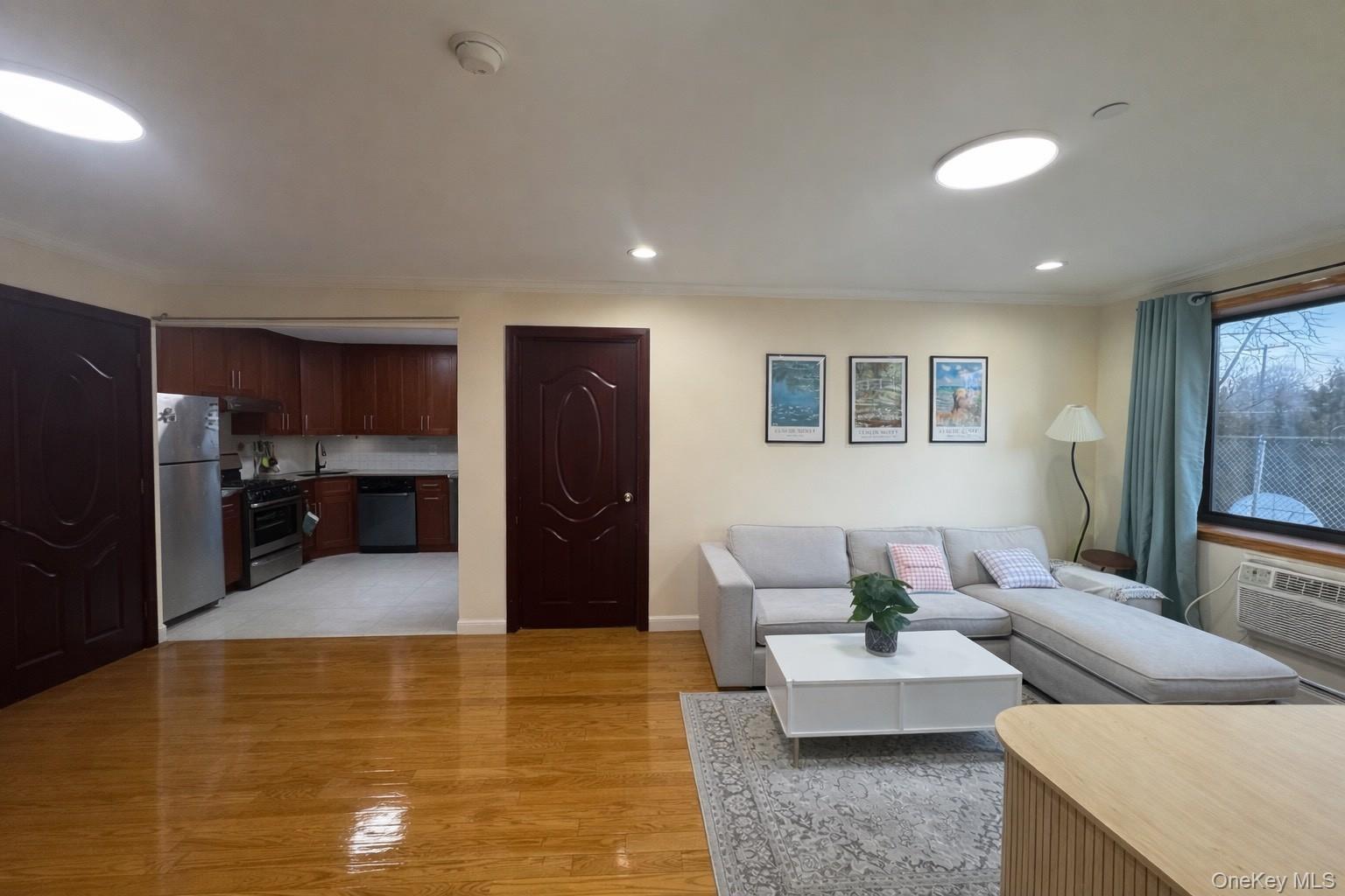 Condo Parsons  Queens, NY 11366, MLS-952356-3
