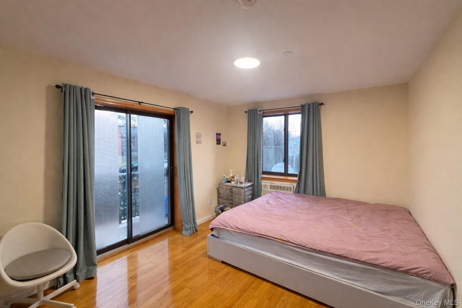 Condo Parsons  Queens, NY 11366, MLS-952356-6