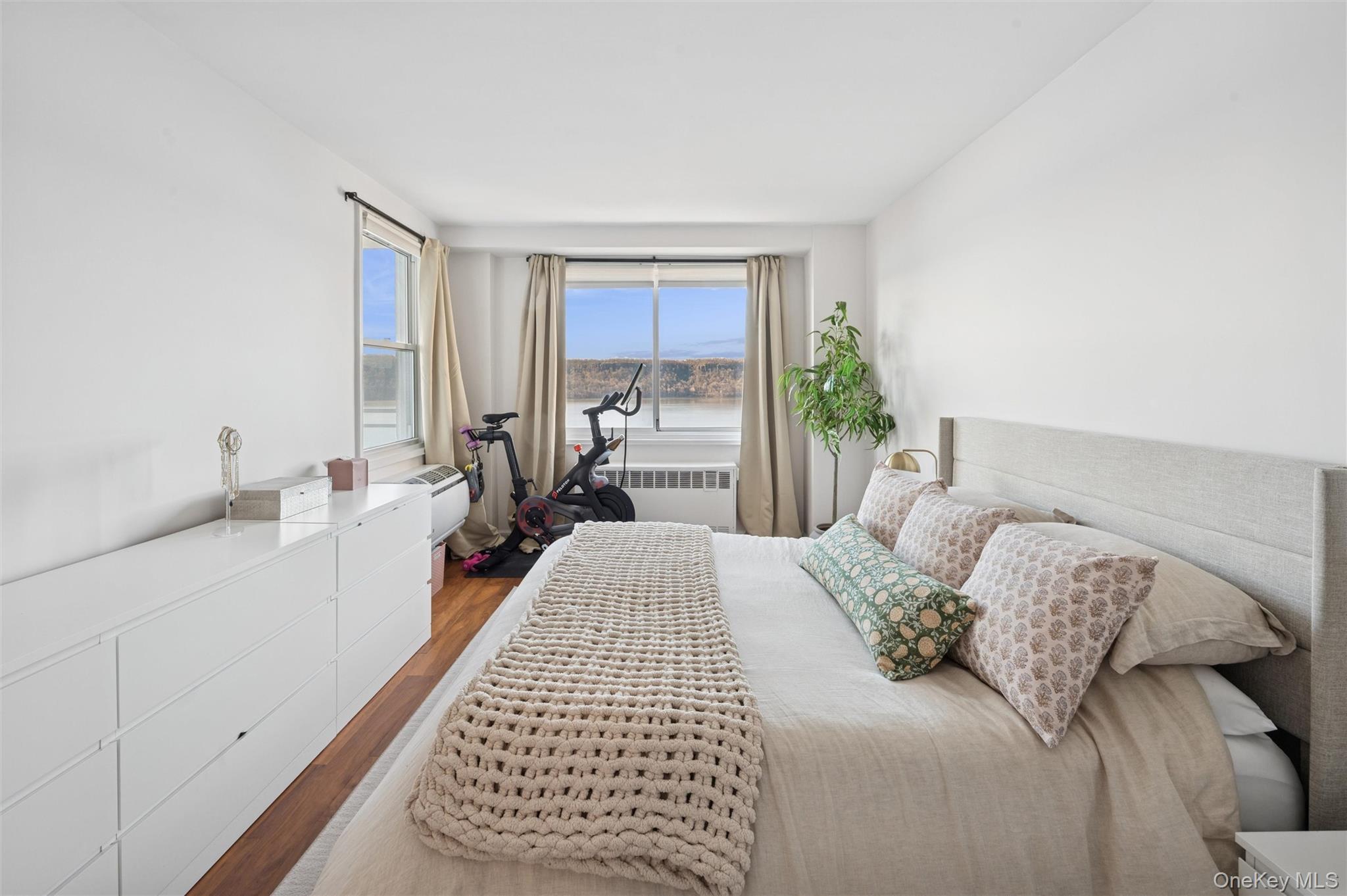 Coop Palisade  Bronx, NY 10463, MLS-952357-14