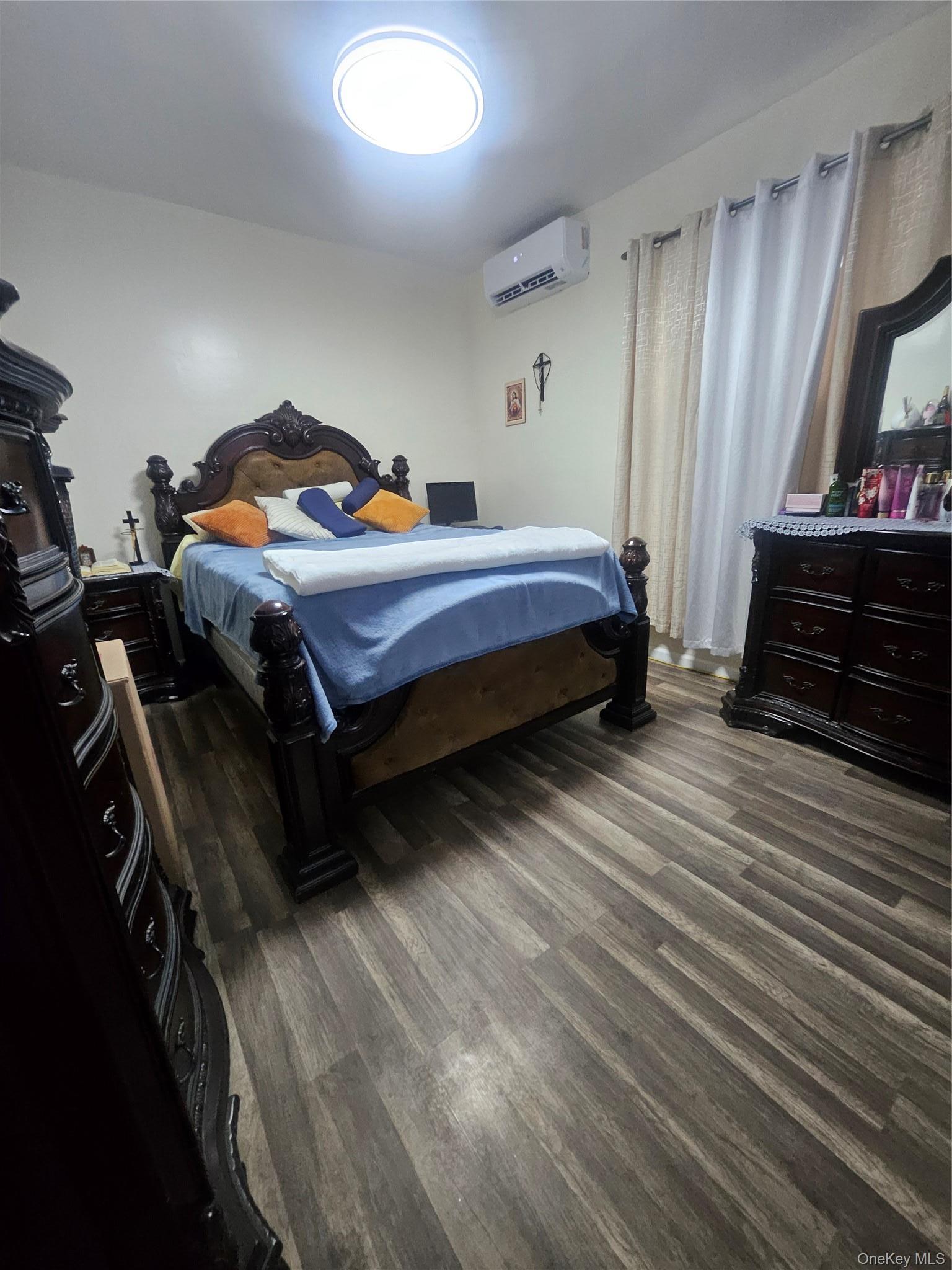 Single Family Bronxwood  Bronx, NY 10469, MLS-952392-8