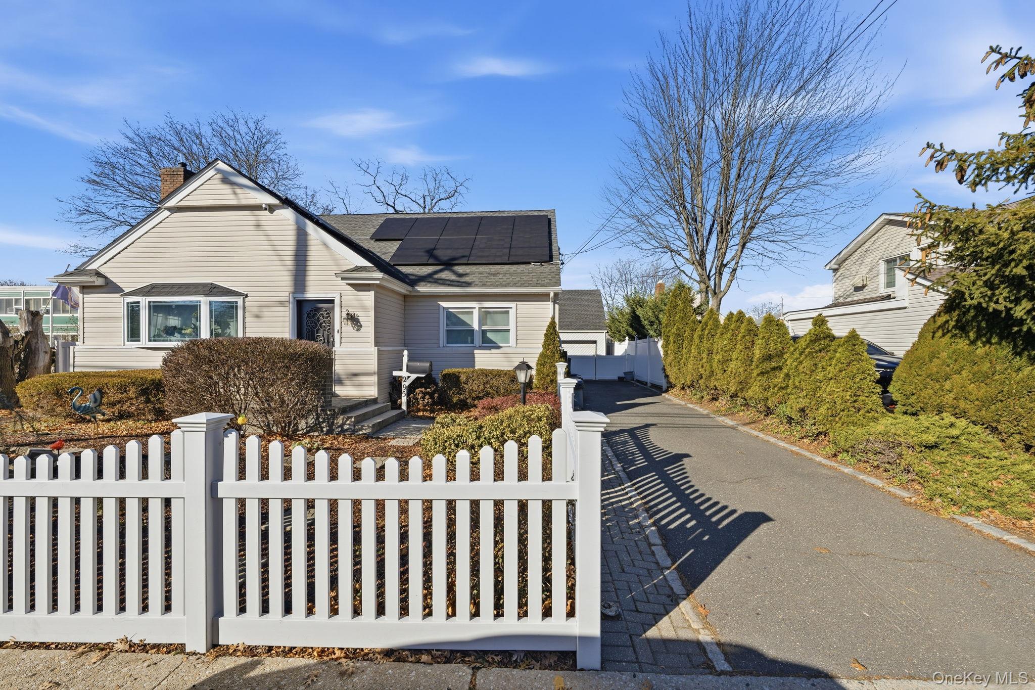 Single Family Union  Nassau County, NY 11563, MLS-952420-24
